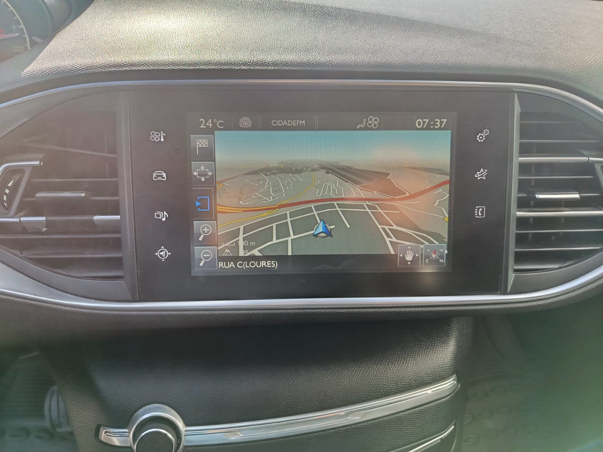 Peugeot 308 SW · Ano 2016 — image 13