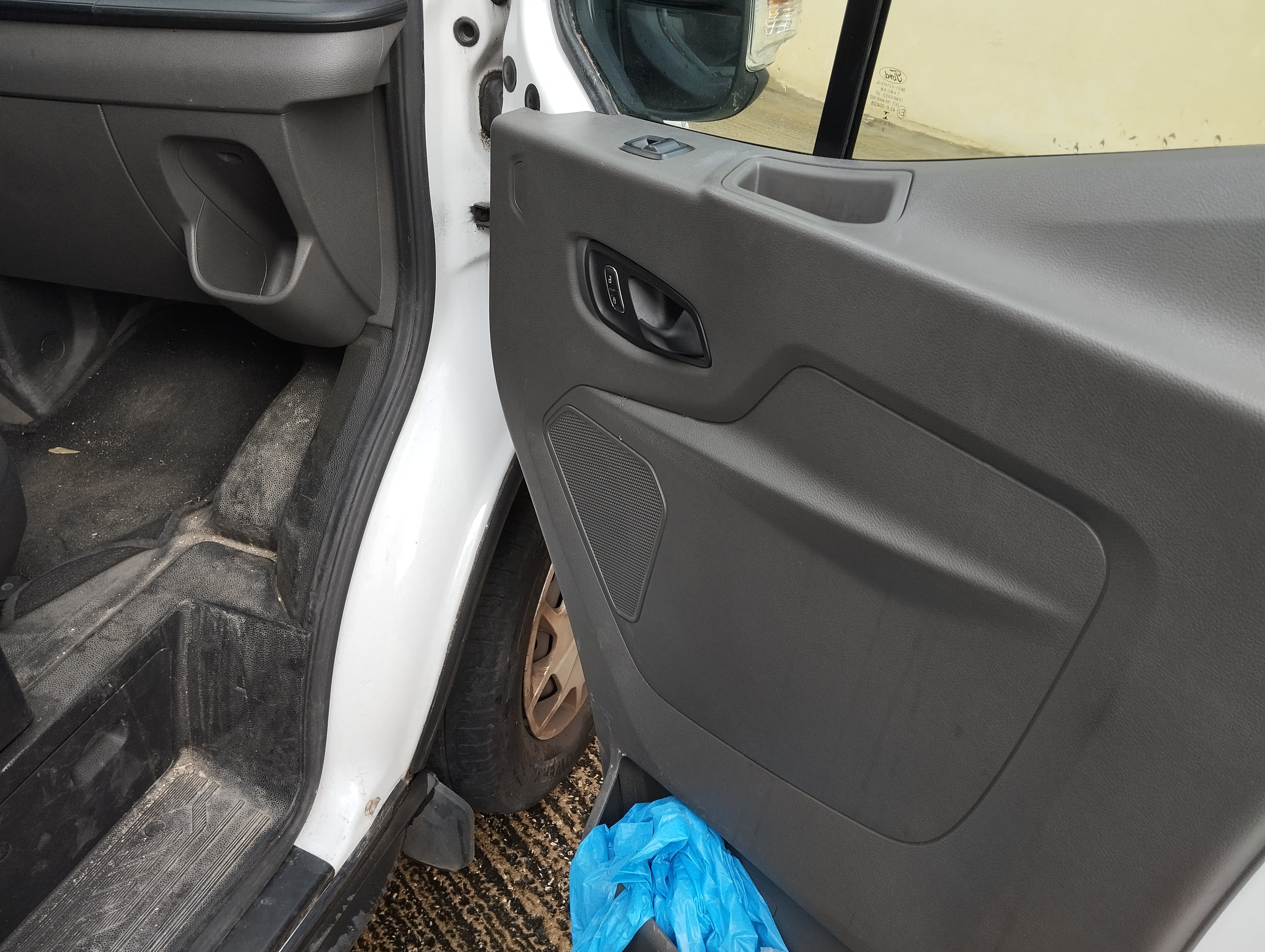 Ford Transit 2.0 · Ano 2020 — imagem 4