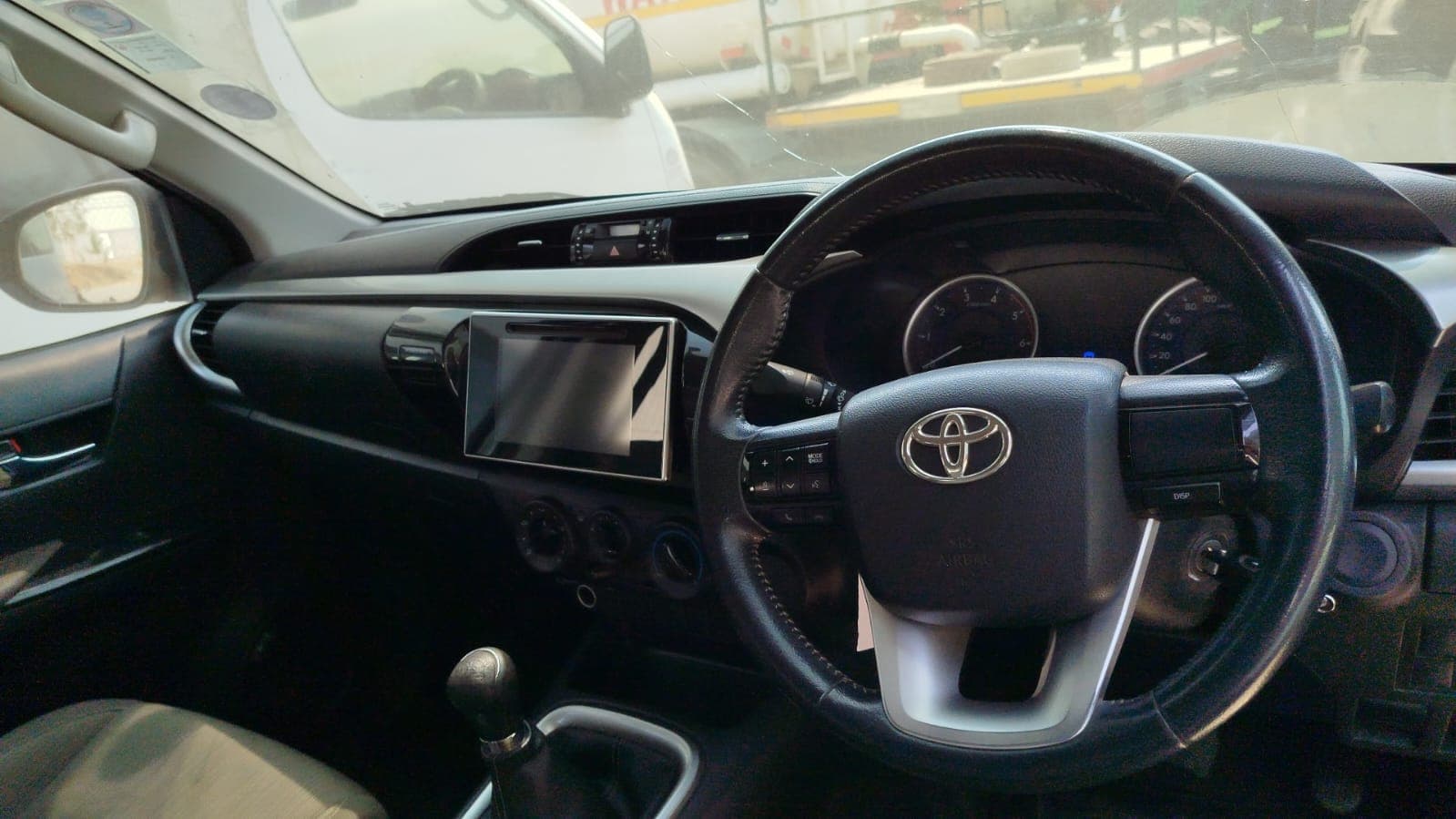 Toyota Hilux Revo 3. 3.30m - 2017 — image 14