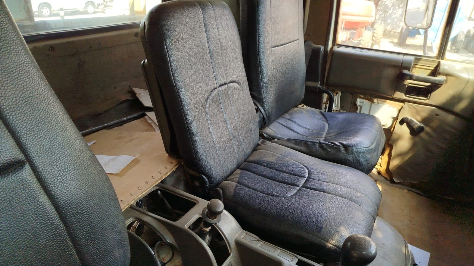 Nissan UD80 5,30m - 2003 — imagem 16