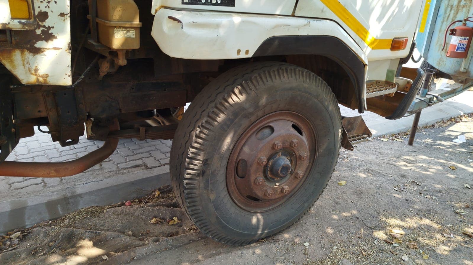 Nissan UD80 5,30m - 2003 — imagem 8