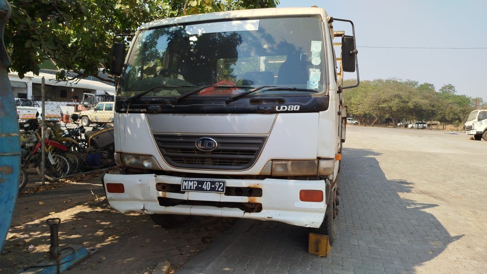 Nissan UD80 5,30m - 2003