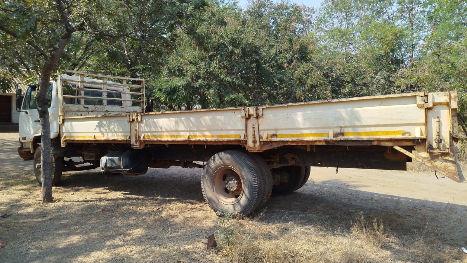 Nissan UD80 5,30m - 2003 — imagem 7