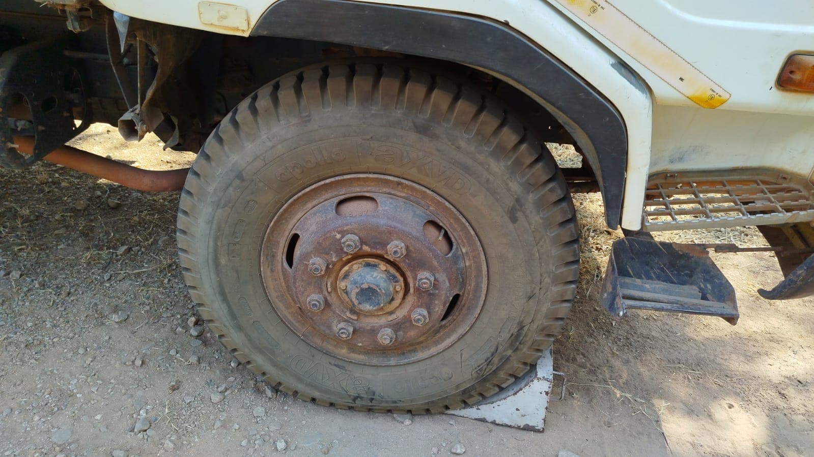 Nissan UD80 5,30m - 2003 — imagem 10