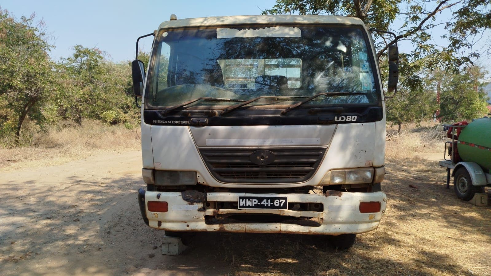Nissan UD80 5,30m - 2003 — imagem 1