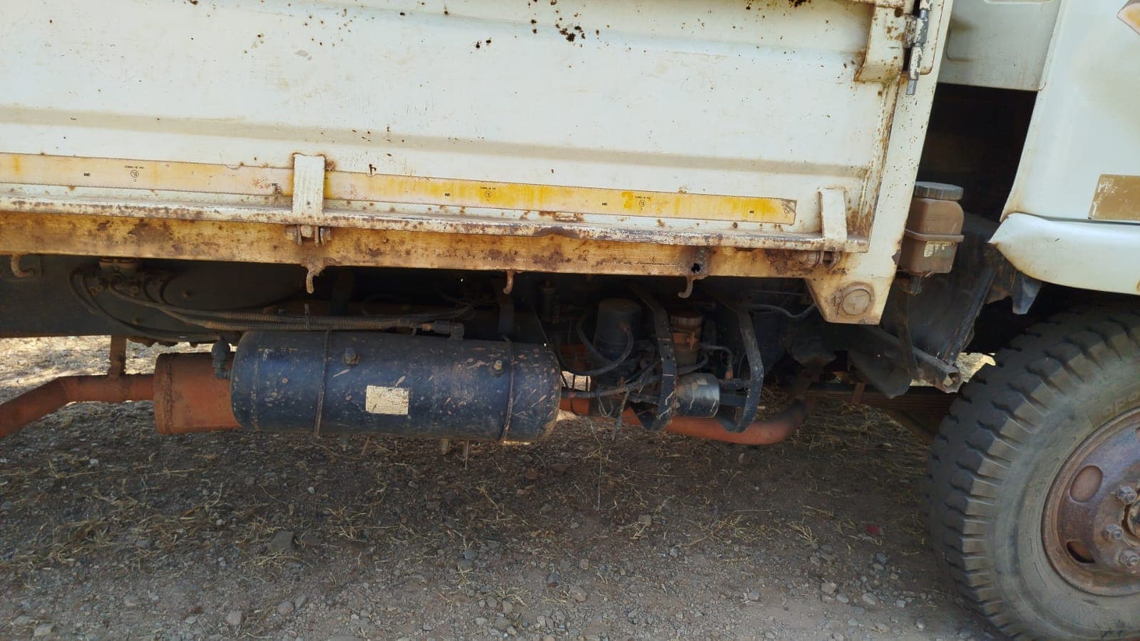 Nissan UD80 5,30m - 2003 — imagem 13