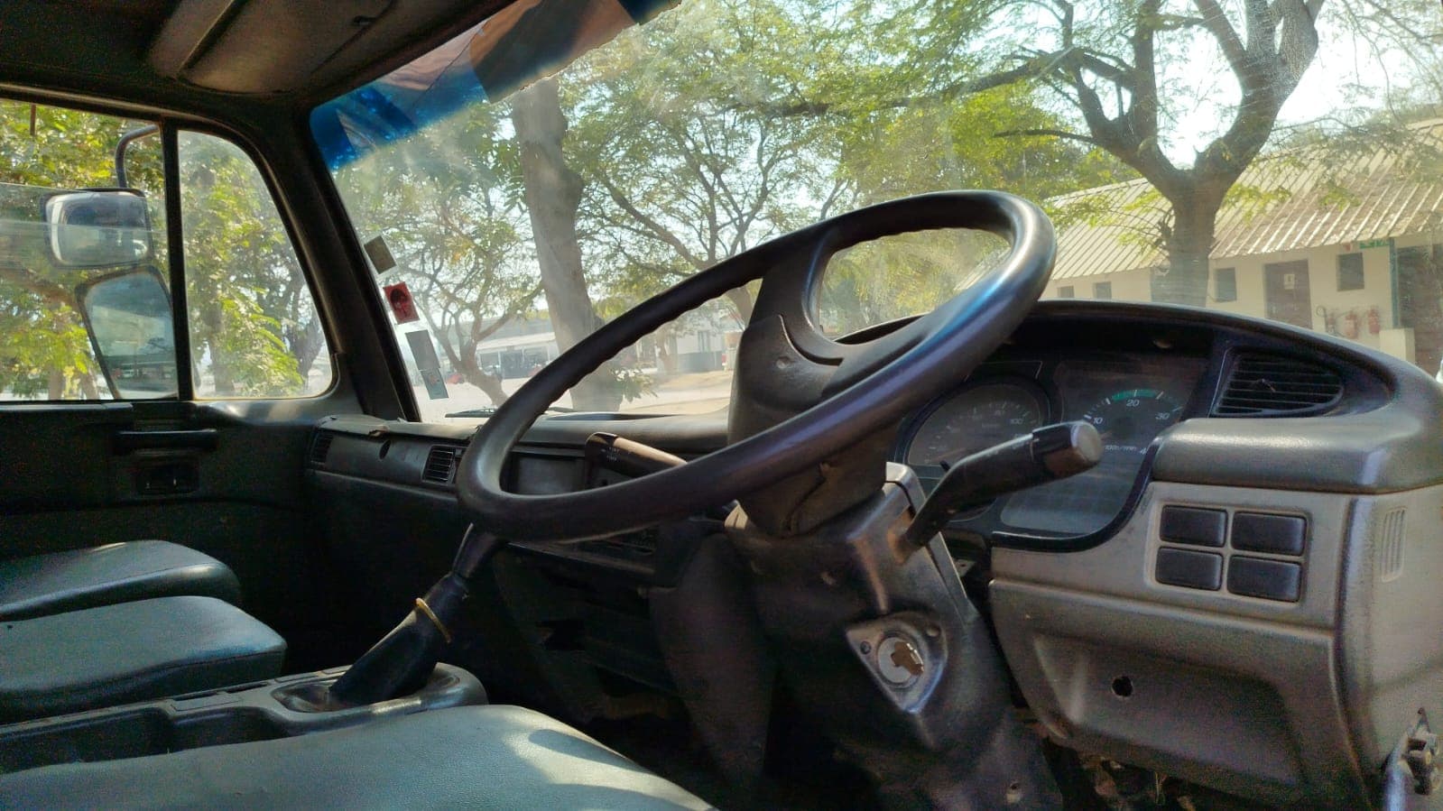 Nissan UD80 5,30m - 2003 — imagem 16