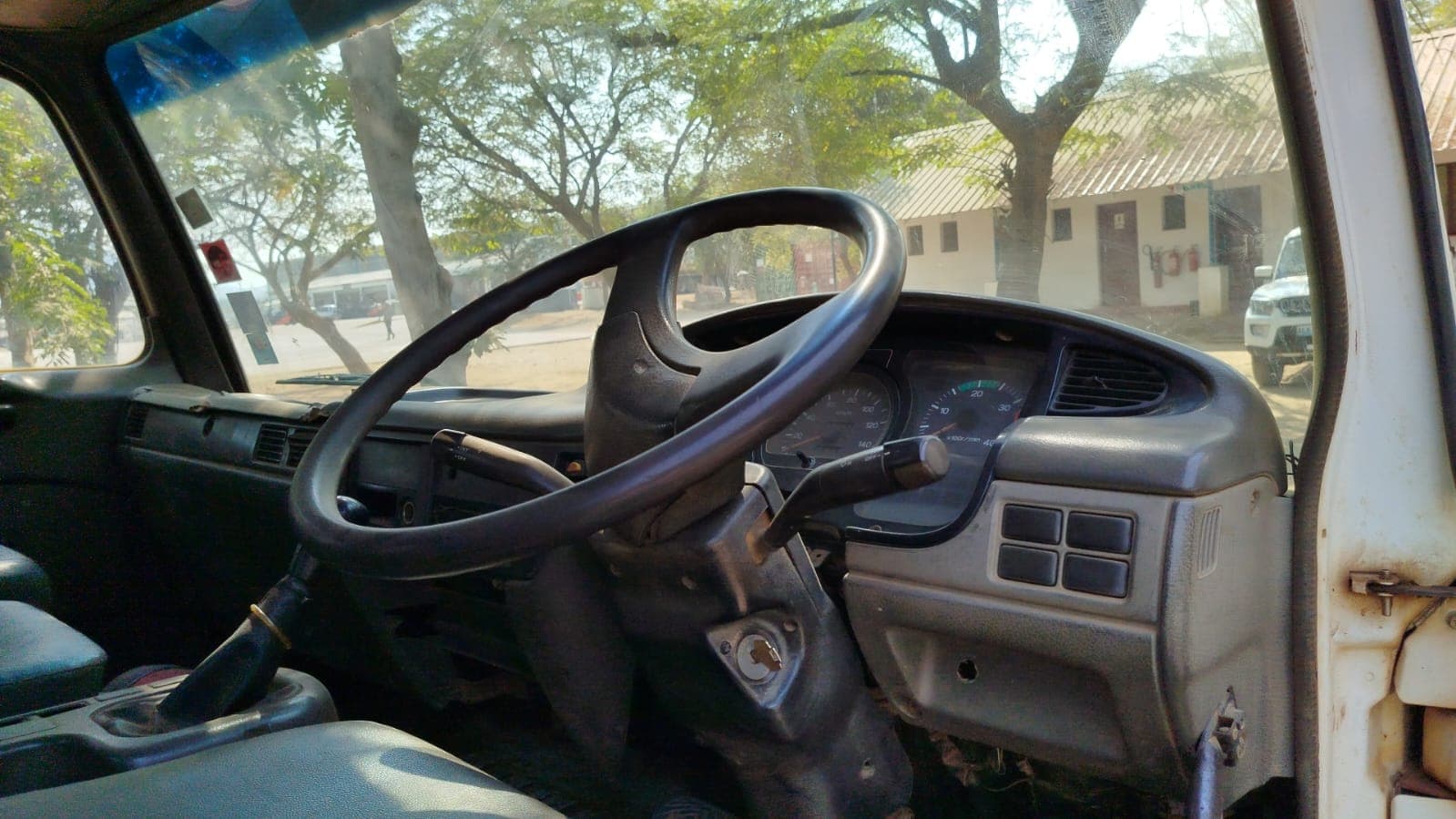 Nissan UD80 5,30m - 2003 — imagem 14