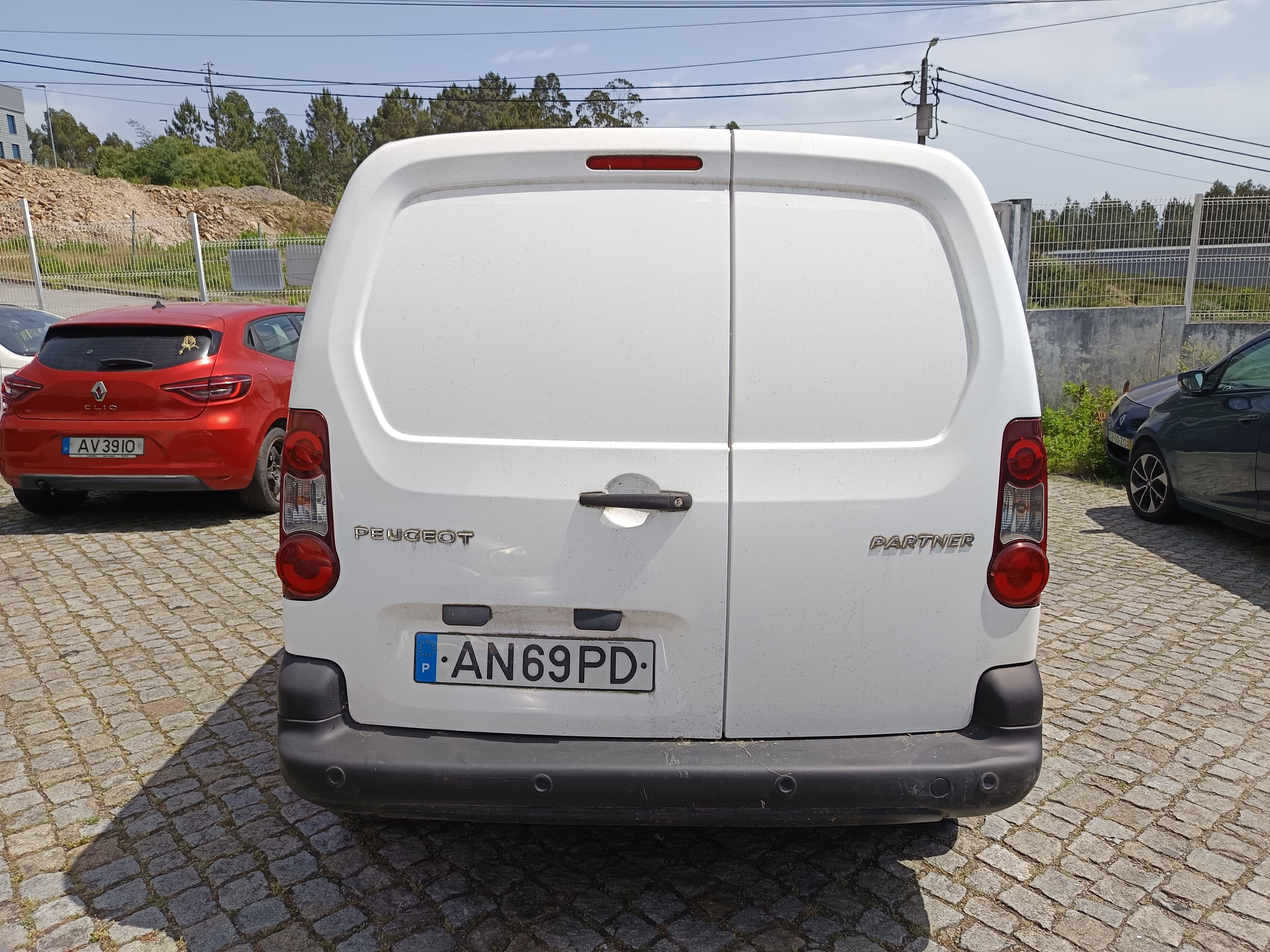 Peugeot Partner · Ano 2015 — imagem 5