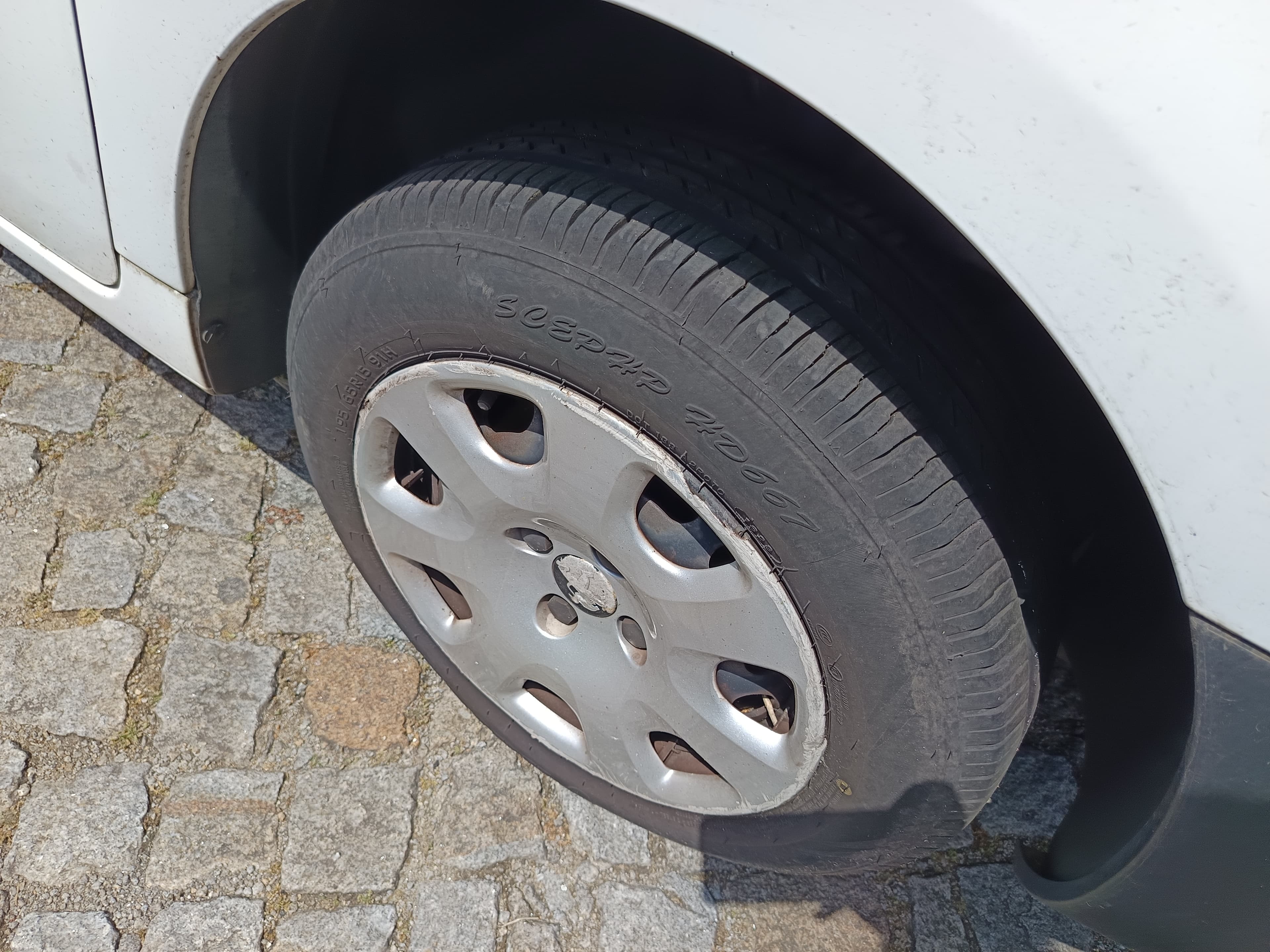 Peugeot Partner · Ano 2015 — imagem 6