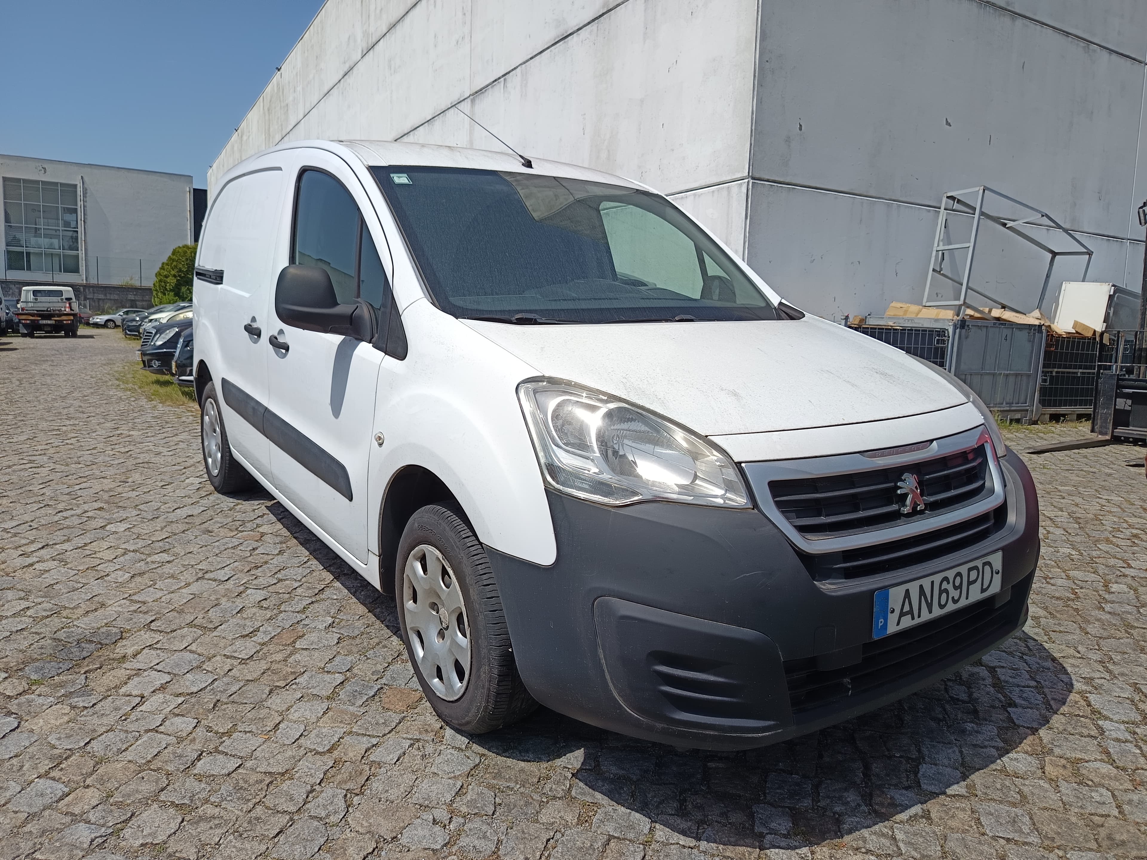 Peugeot Partner · Ano 2015 — imagem 3