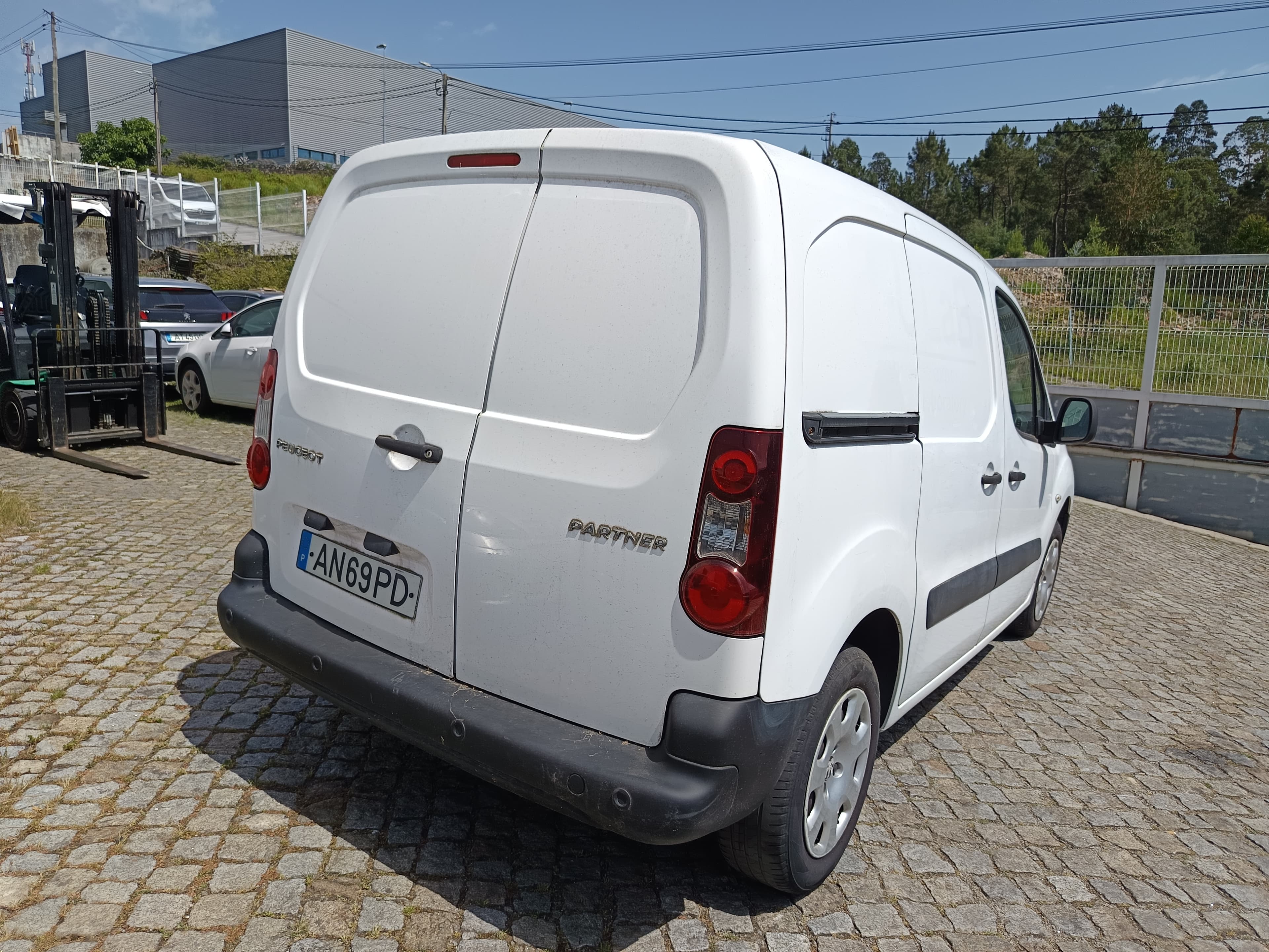 Peugeot Partner · Ano 2015 — imagem 4