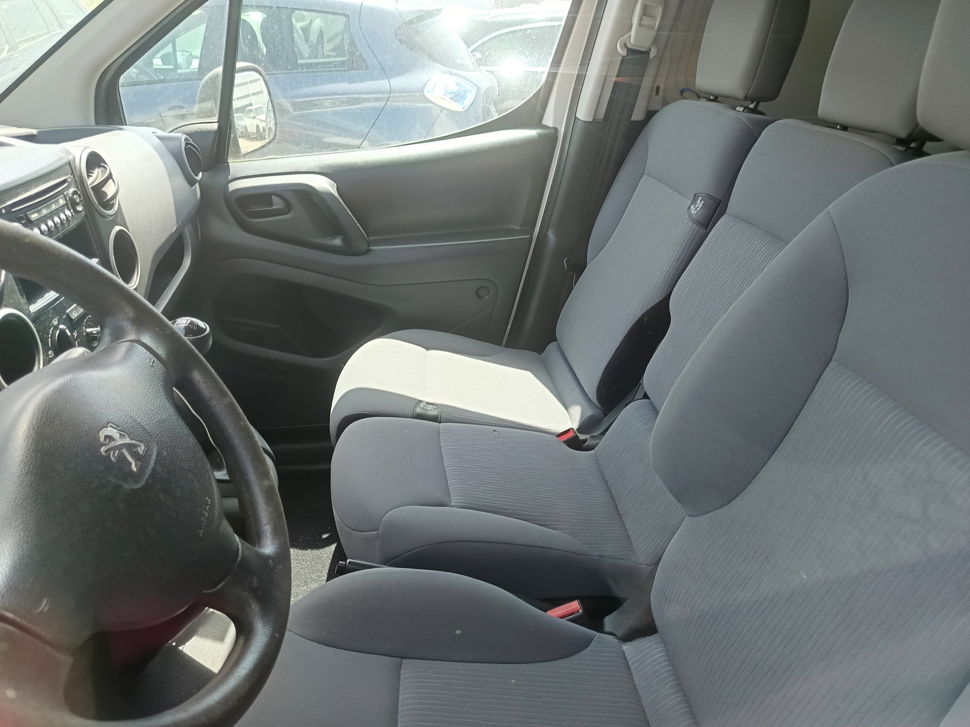 Peugeot Partner · Ano 2015 — imagem 14