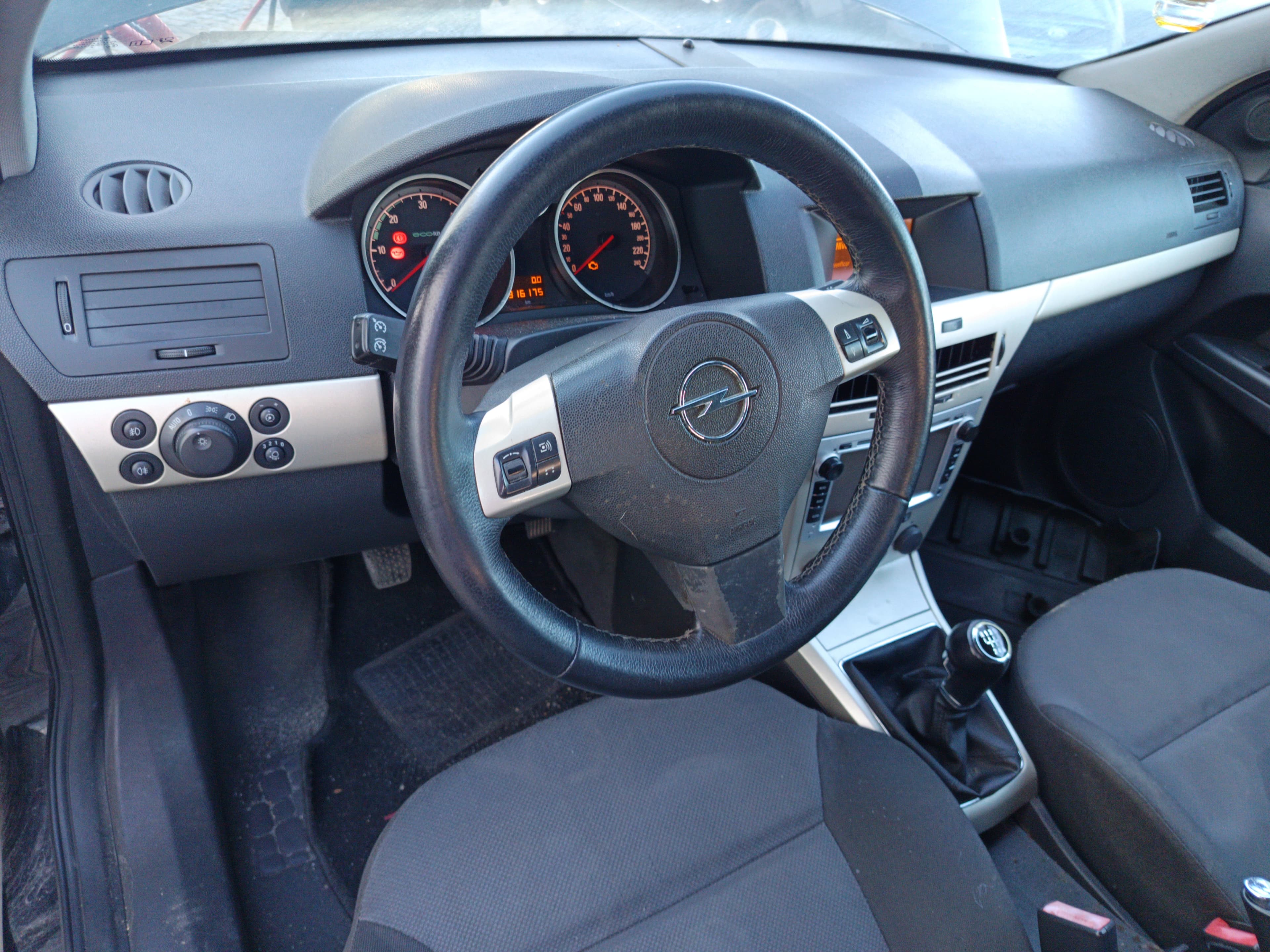Opel Astra GTC · Année 2008 — image 32