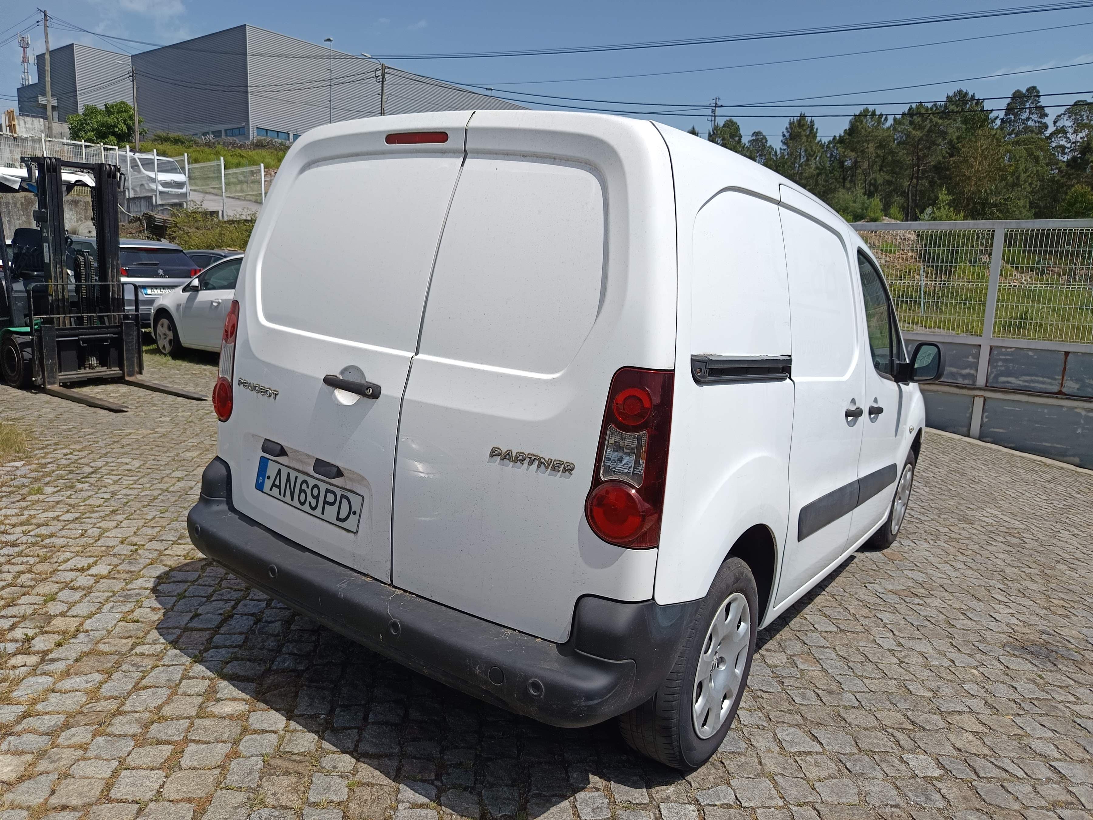 Peugeot Partner · Ano 2015 — imagem 4