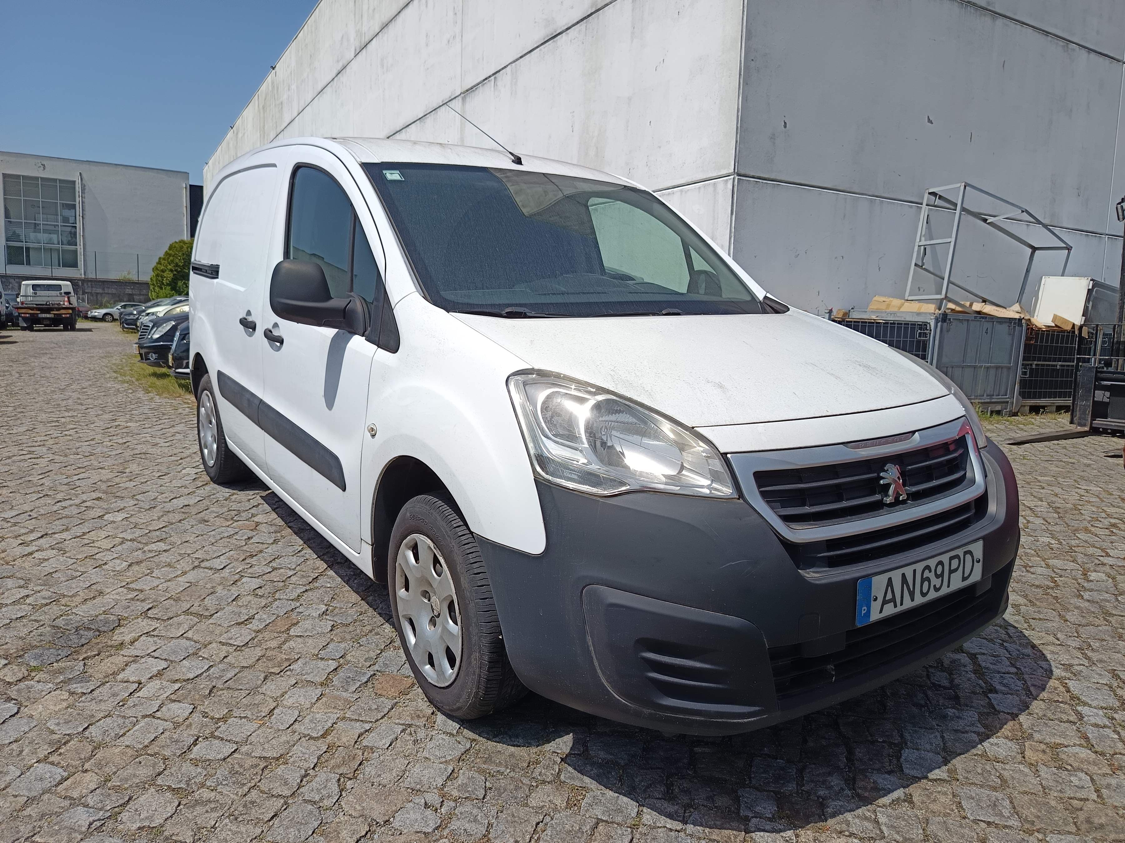 Peugeot Partner · Ano 2015 — imagem 3