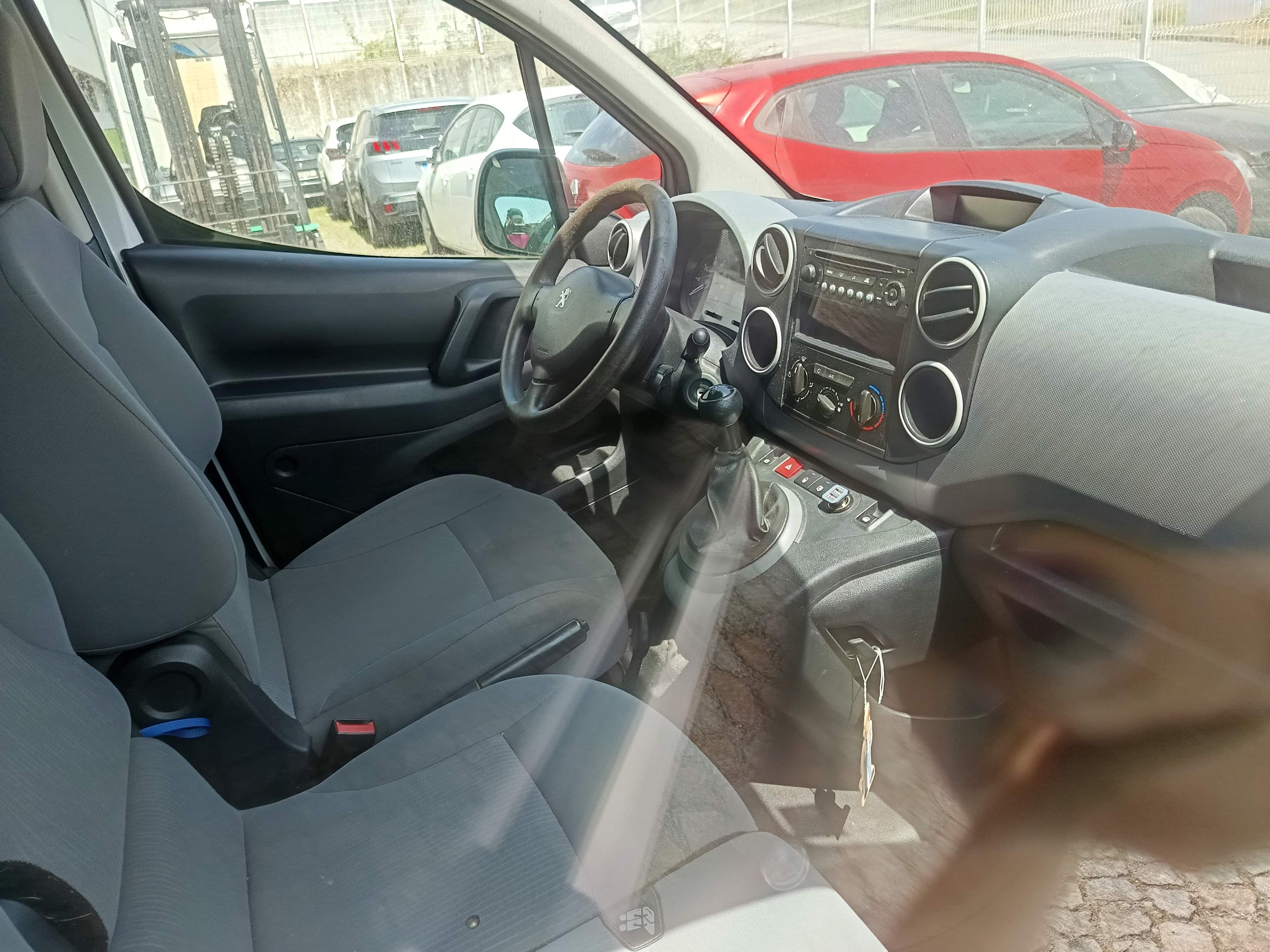 Peugeot Partner · Ano 2015 — imagem 16