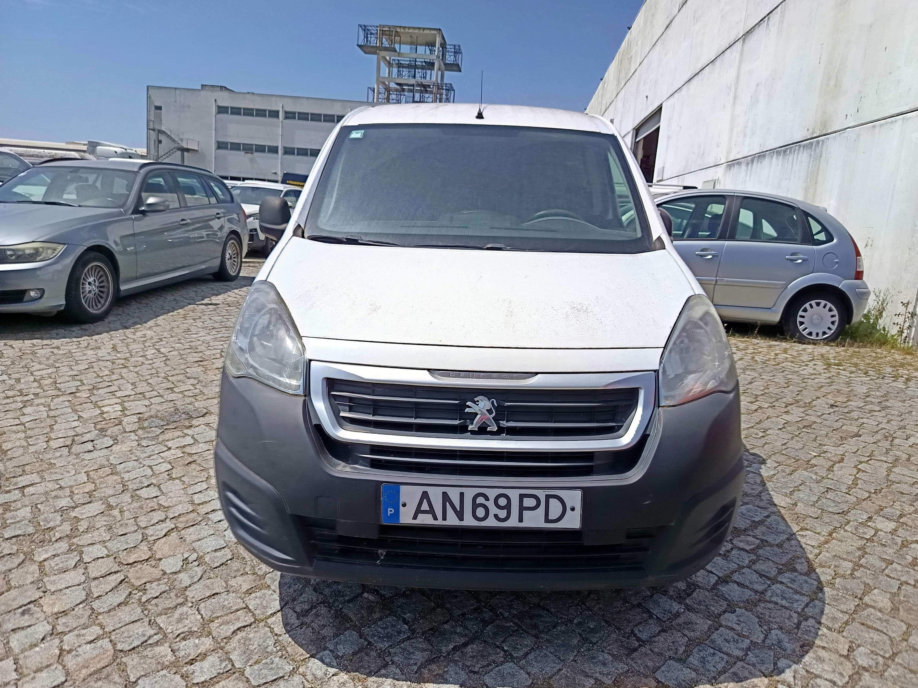 Peugeot Partner · Ano 2015 — imagem 2