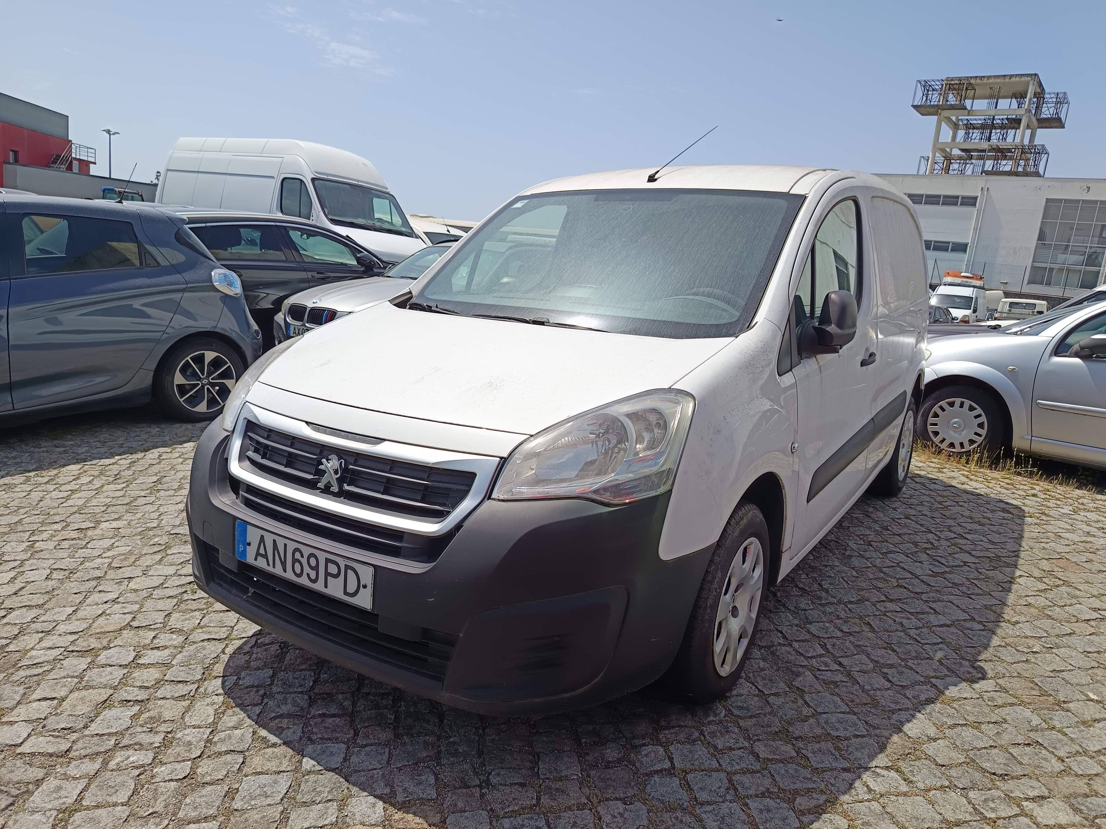 Peugeot Partner · Ano 2015 — imagem 1