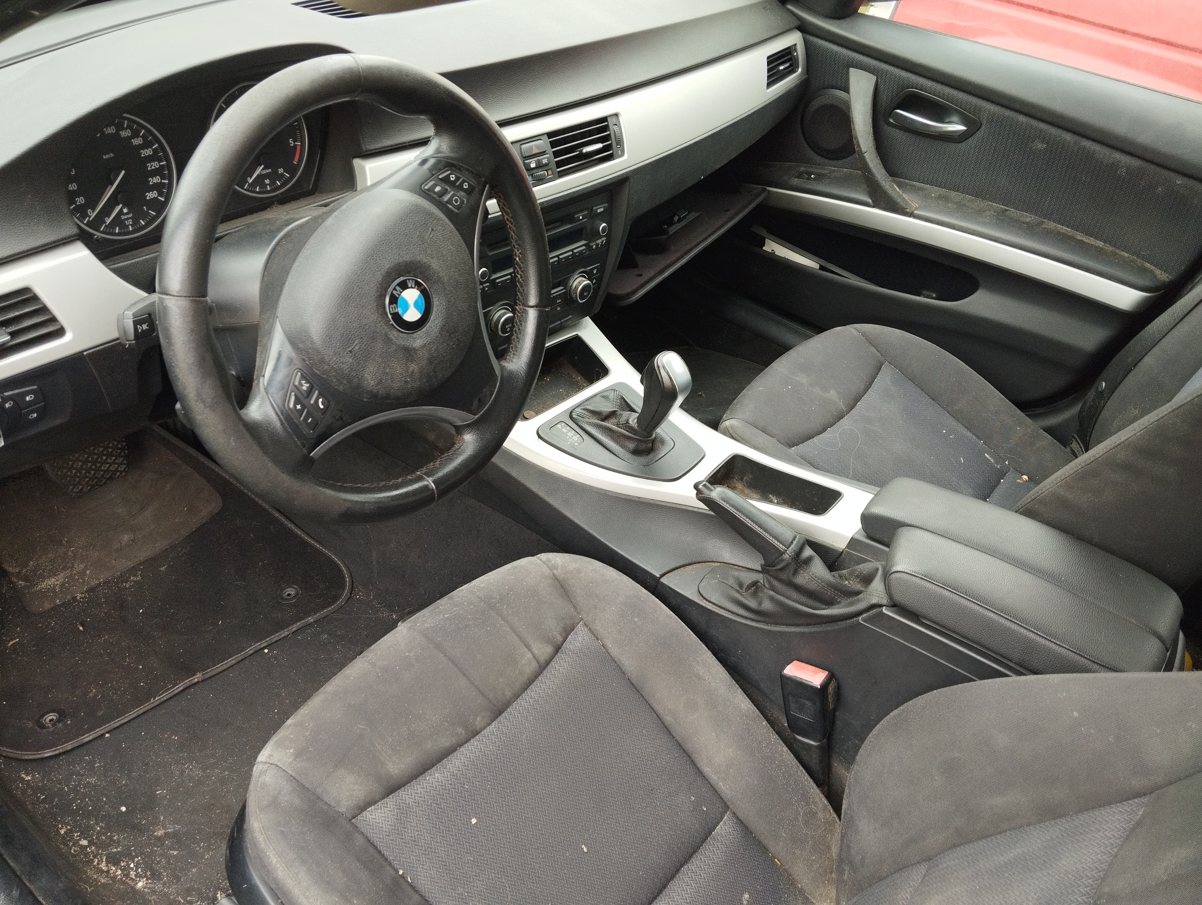BMW 320d 2.0 · Ano 2010 — imagem 9