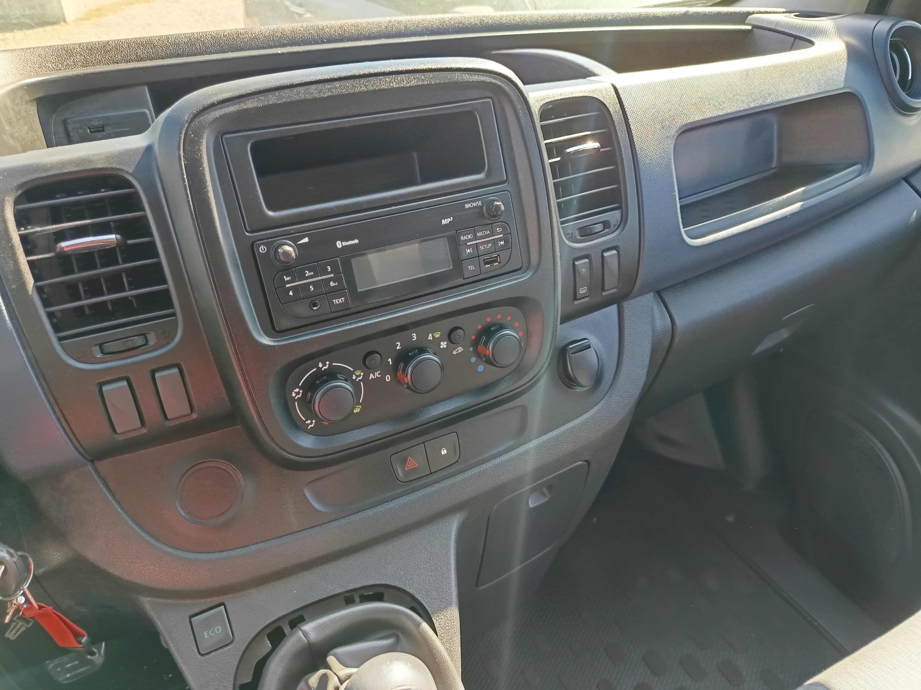 Opel Vívaro · Ano 2014 — imagem 28