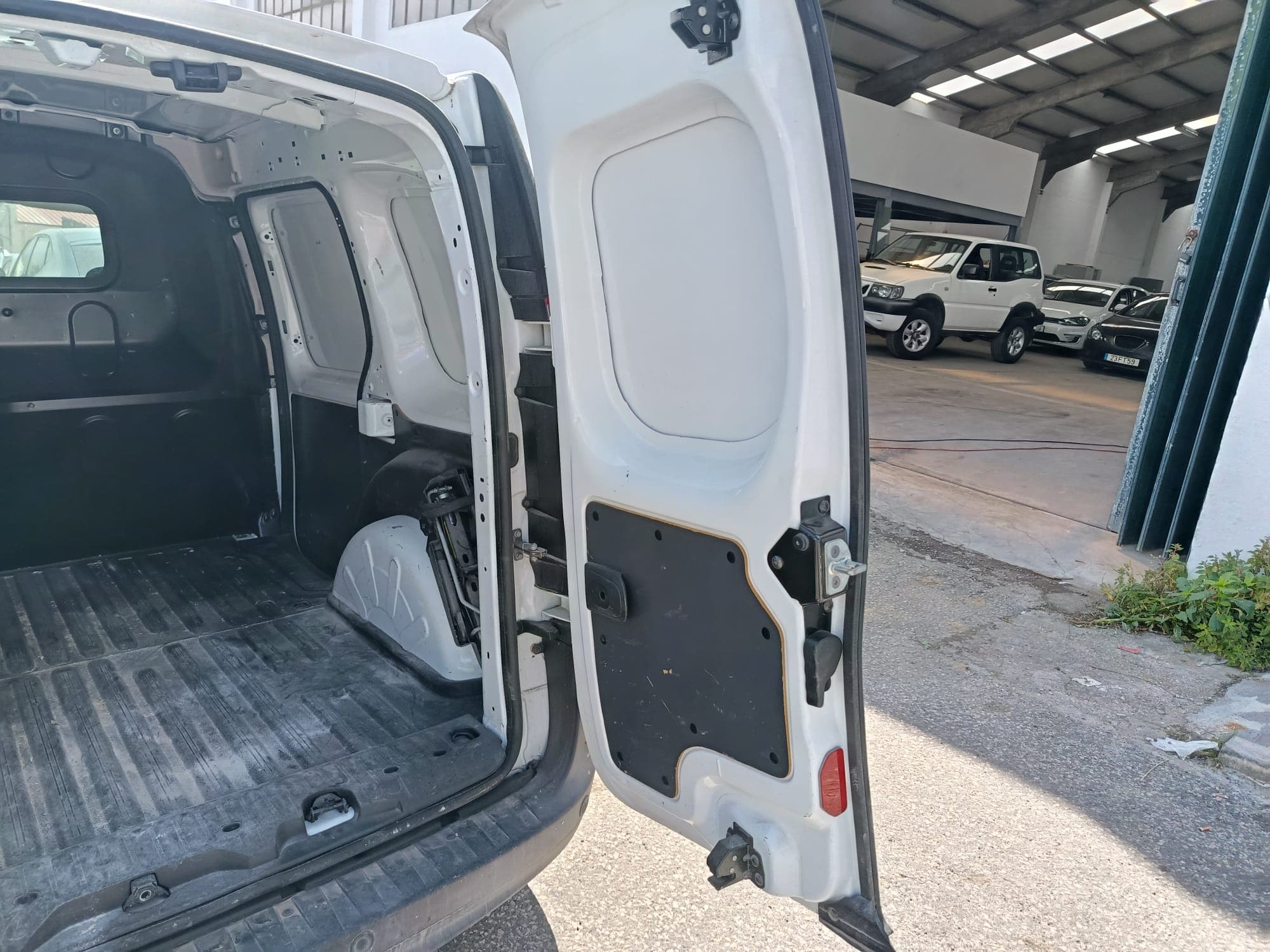 Renault Kangoo 1.5 dCi · Ano 2018 — imagem 13
