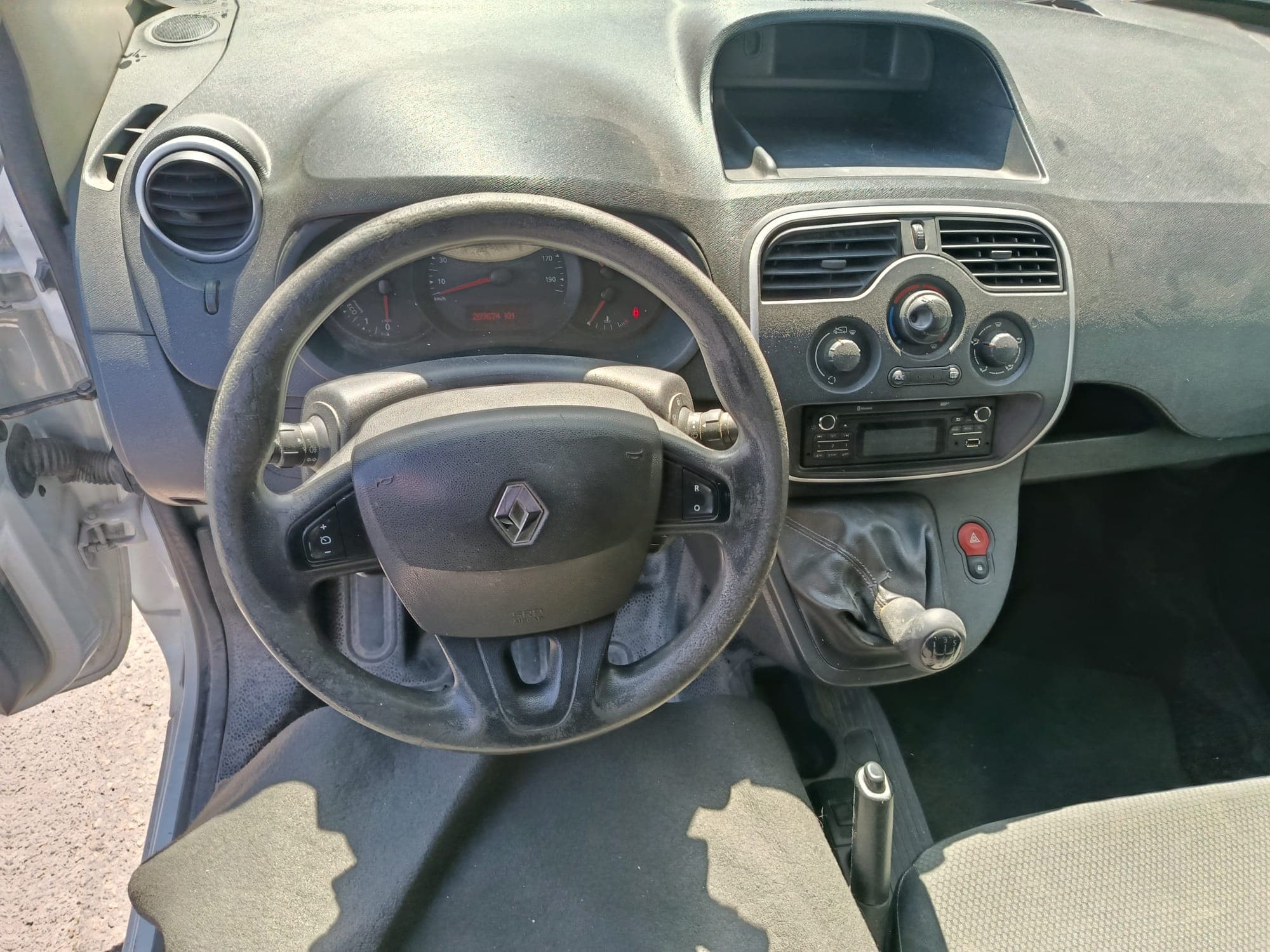 Renault Kangoo 1.5 dCi · Ano 2017 — imagem 16