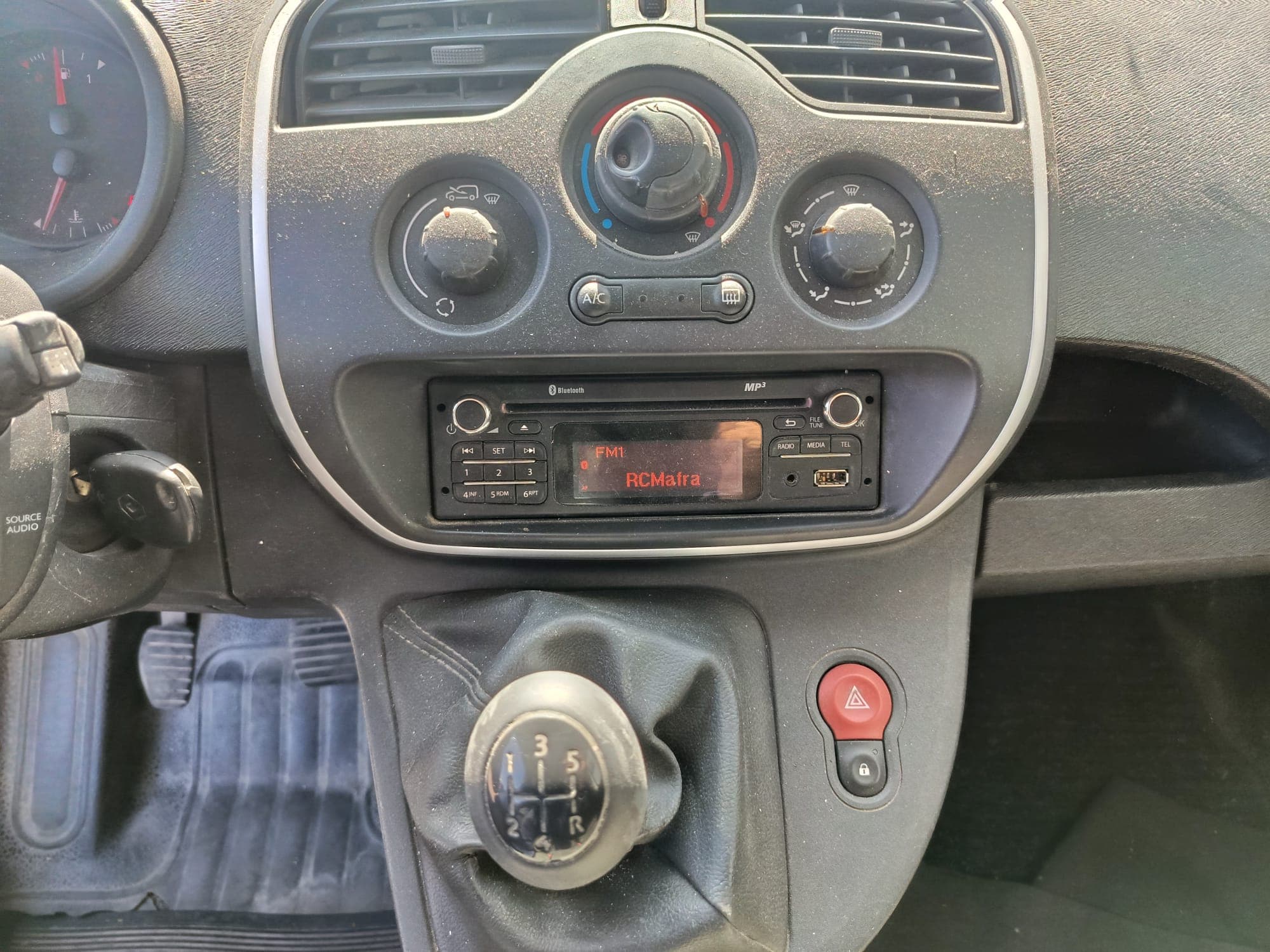 Renault Kangoo 1.5 dCi · Ano 2017 — imagem 17