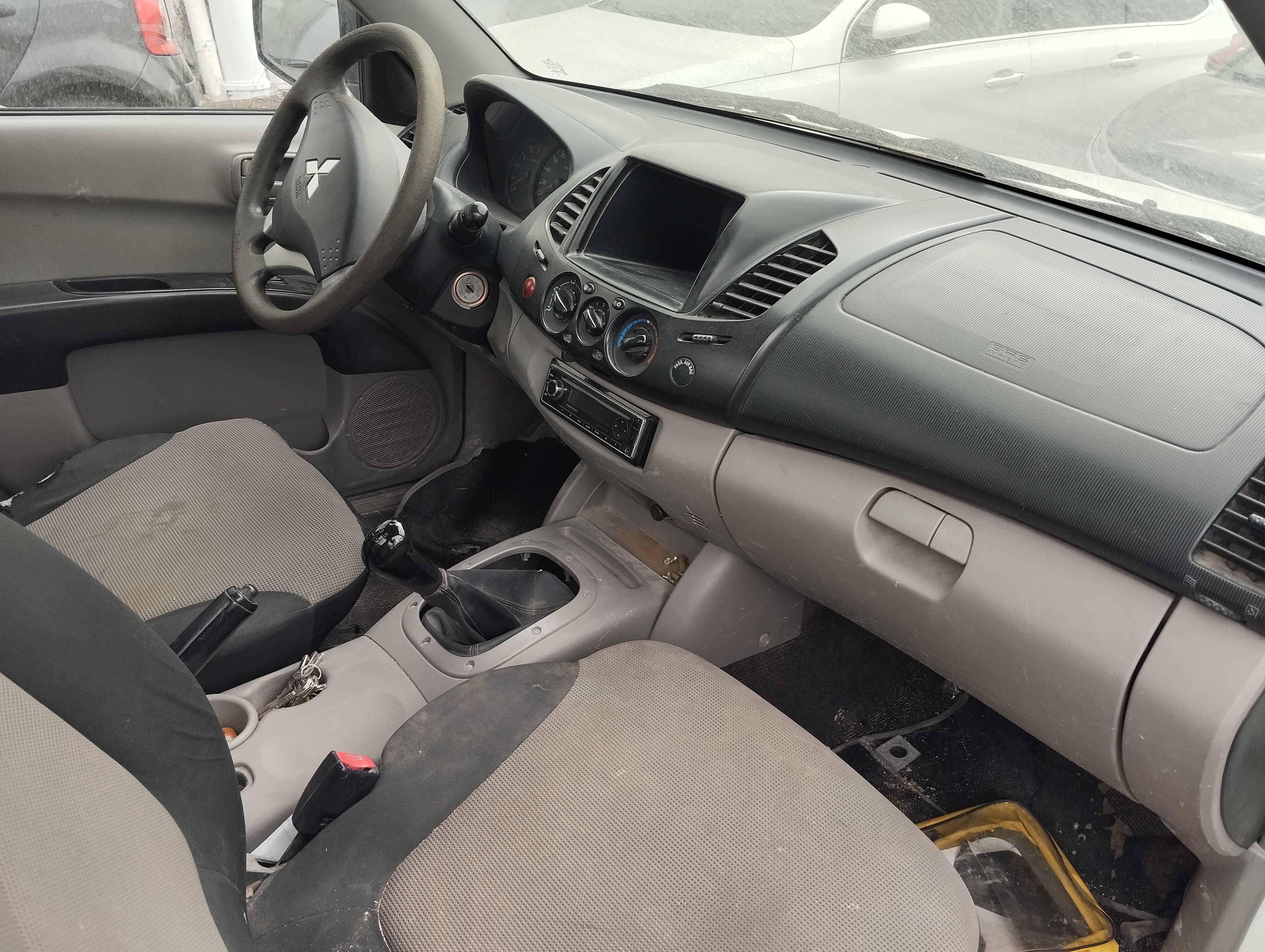 Mitsubishi L200 2.5 DI-D · Année 2013 — image 7