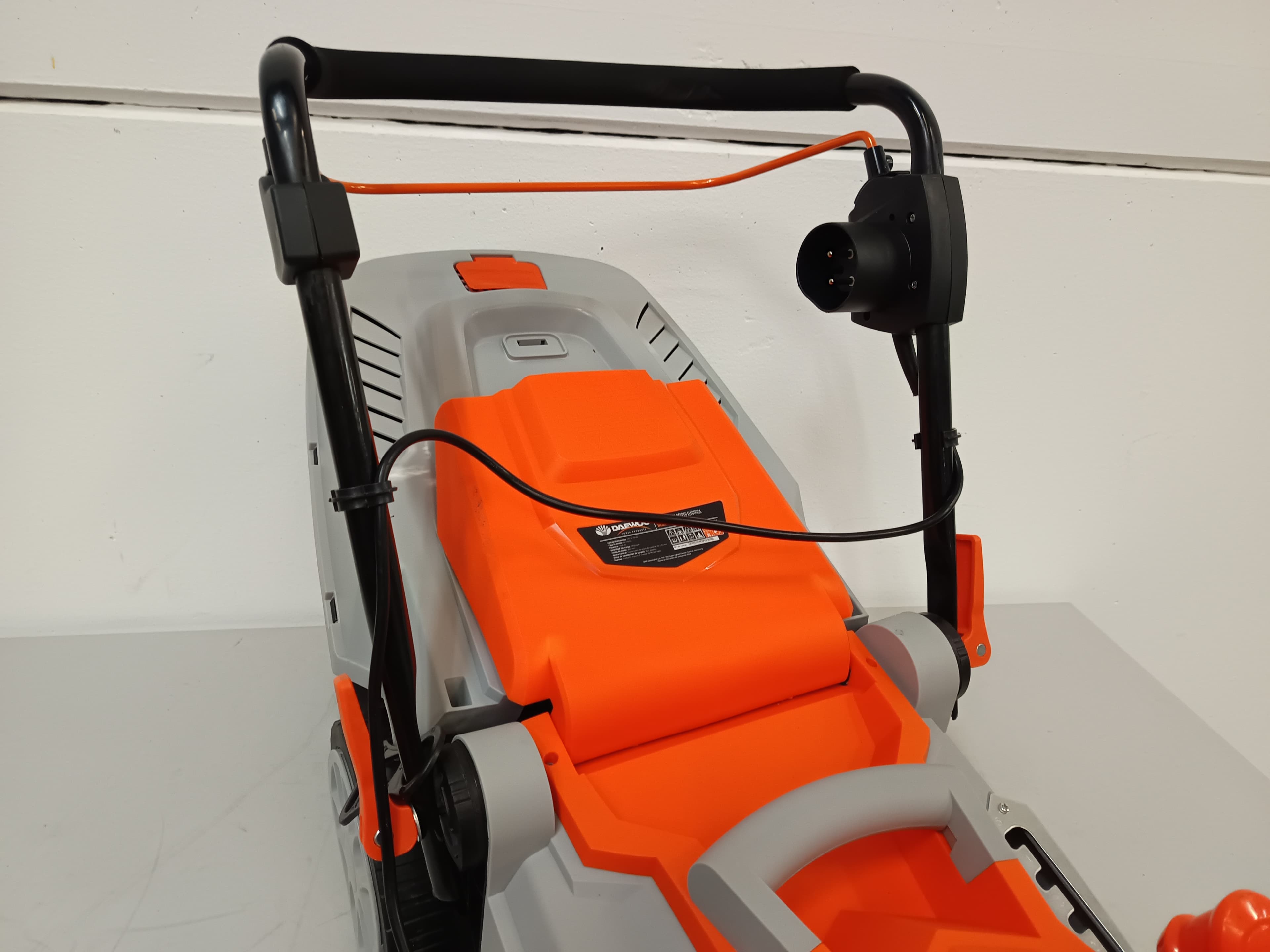 Máquina de cortar césped Daewoo — imagen 4
