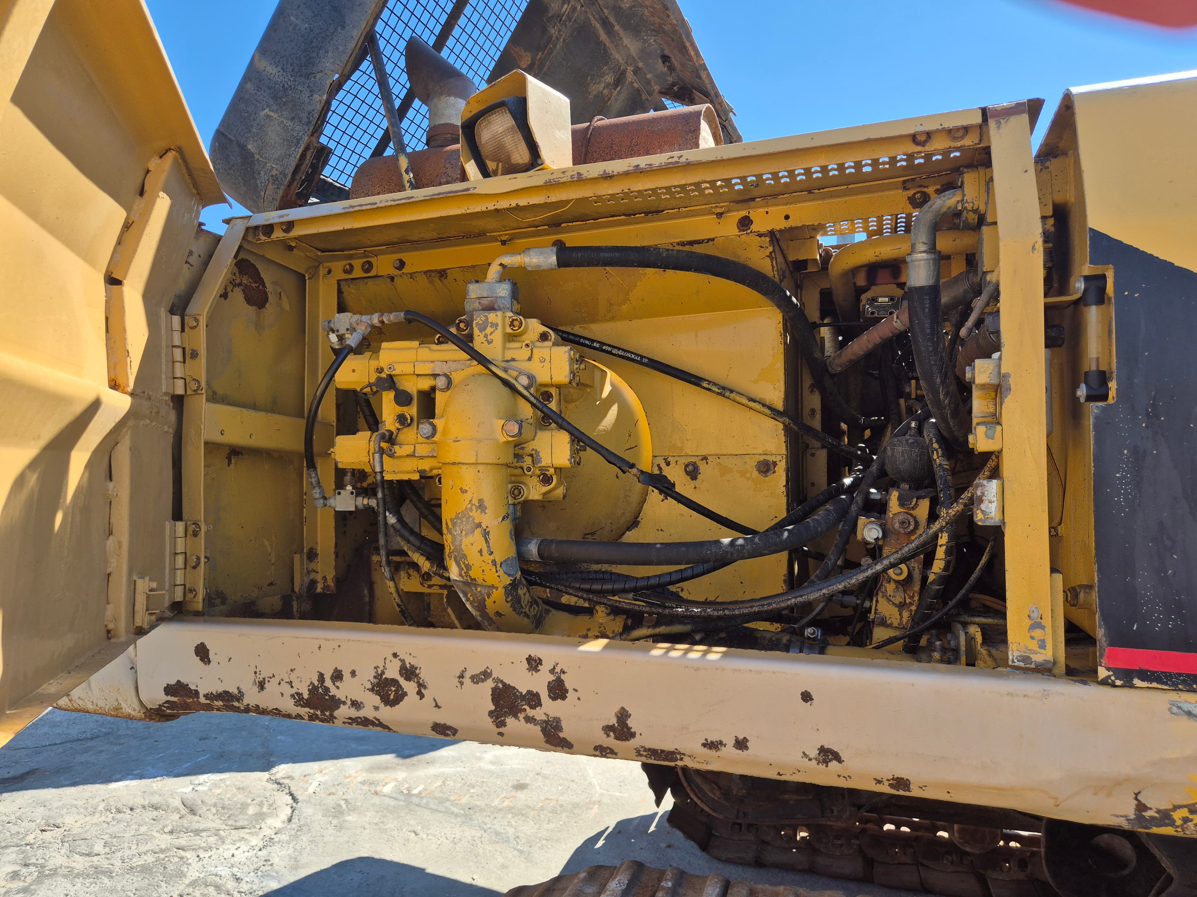 Escavadora Caterpillar — image 12