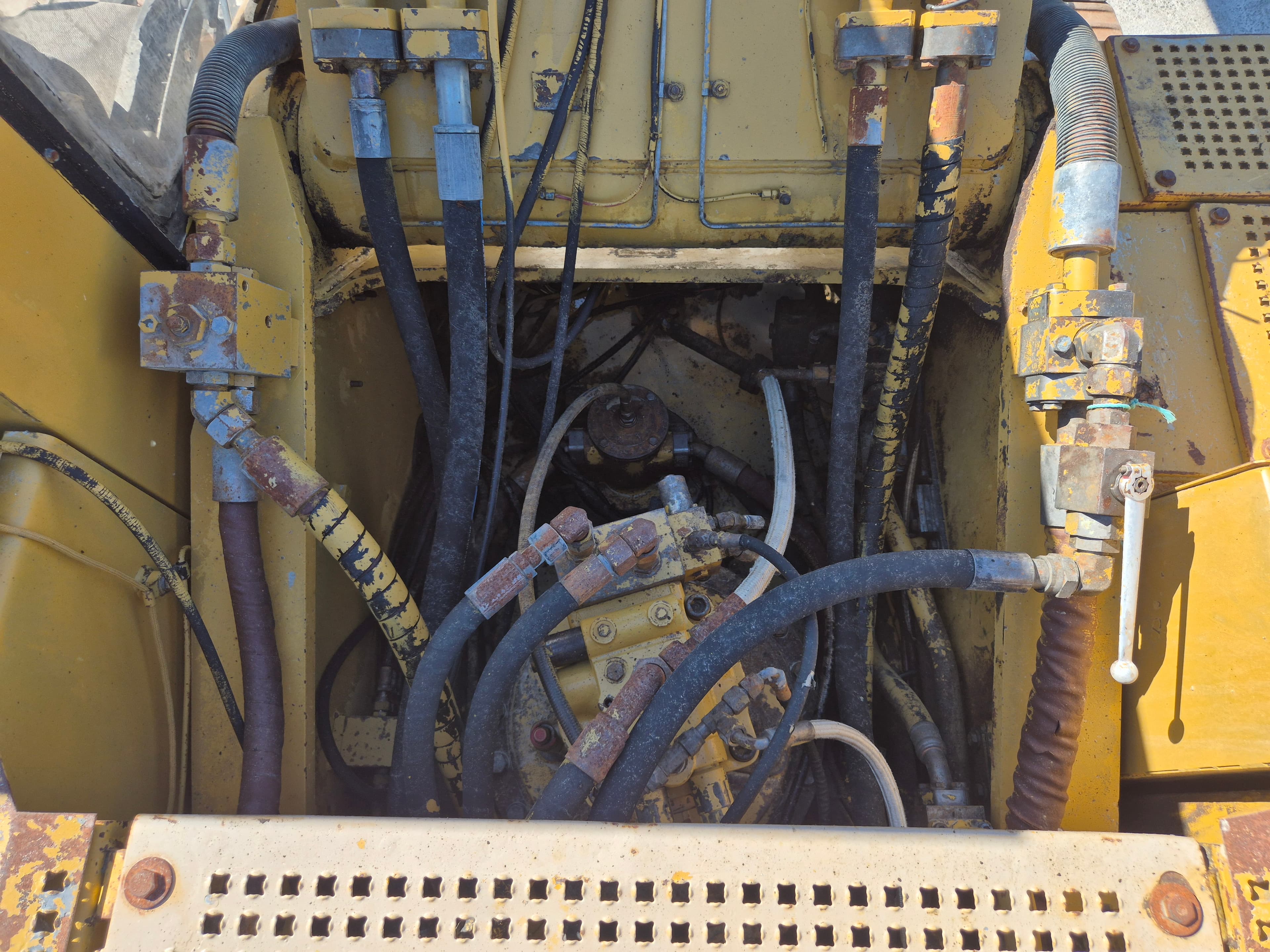 Escavadora Caterpillar — image 17