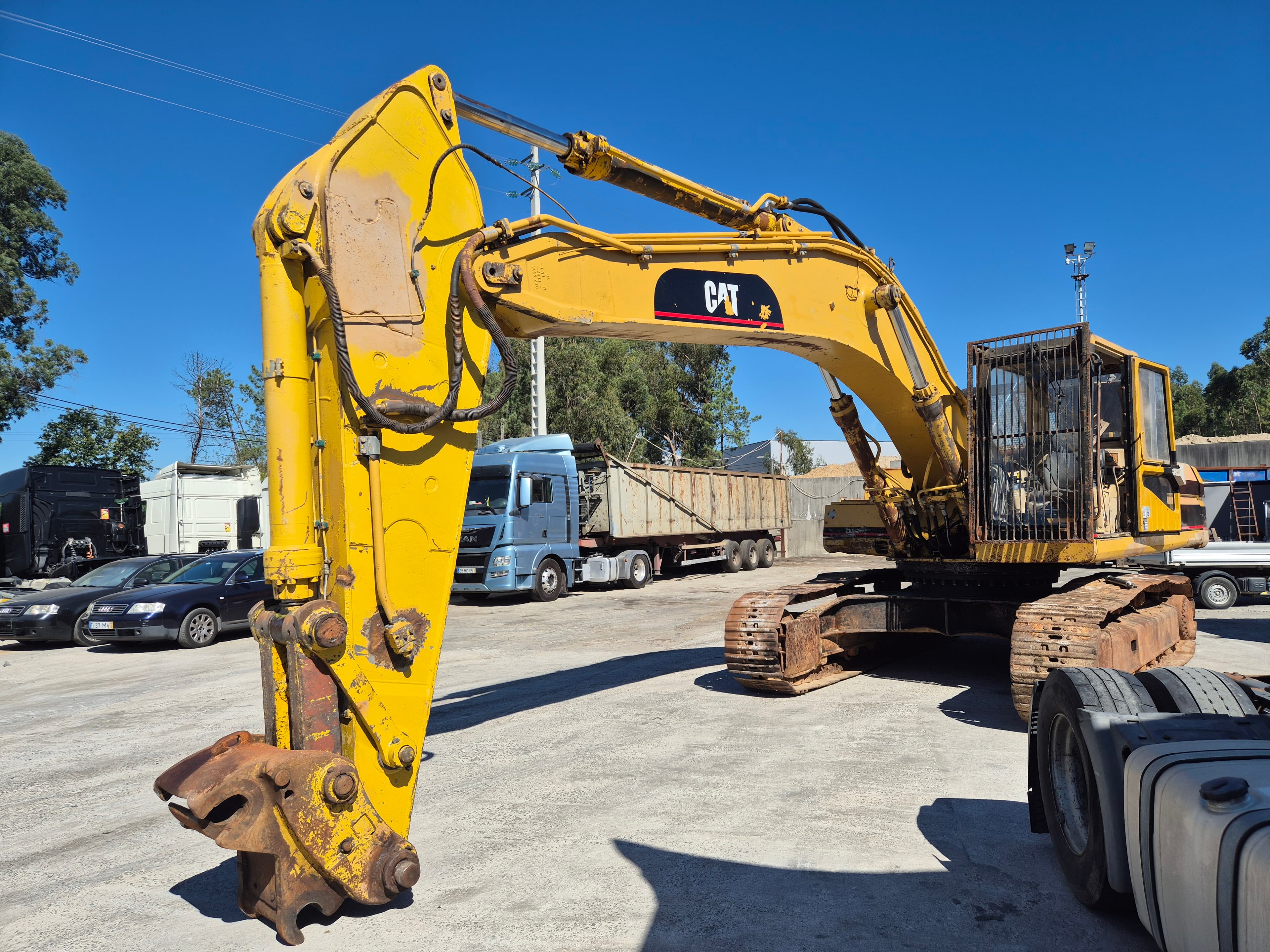 Escavadora Caterpillar — image 3