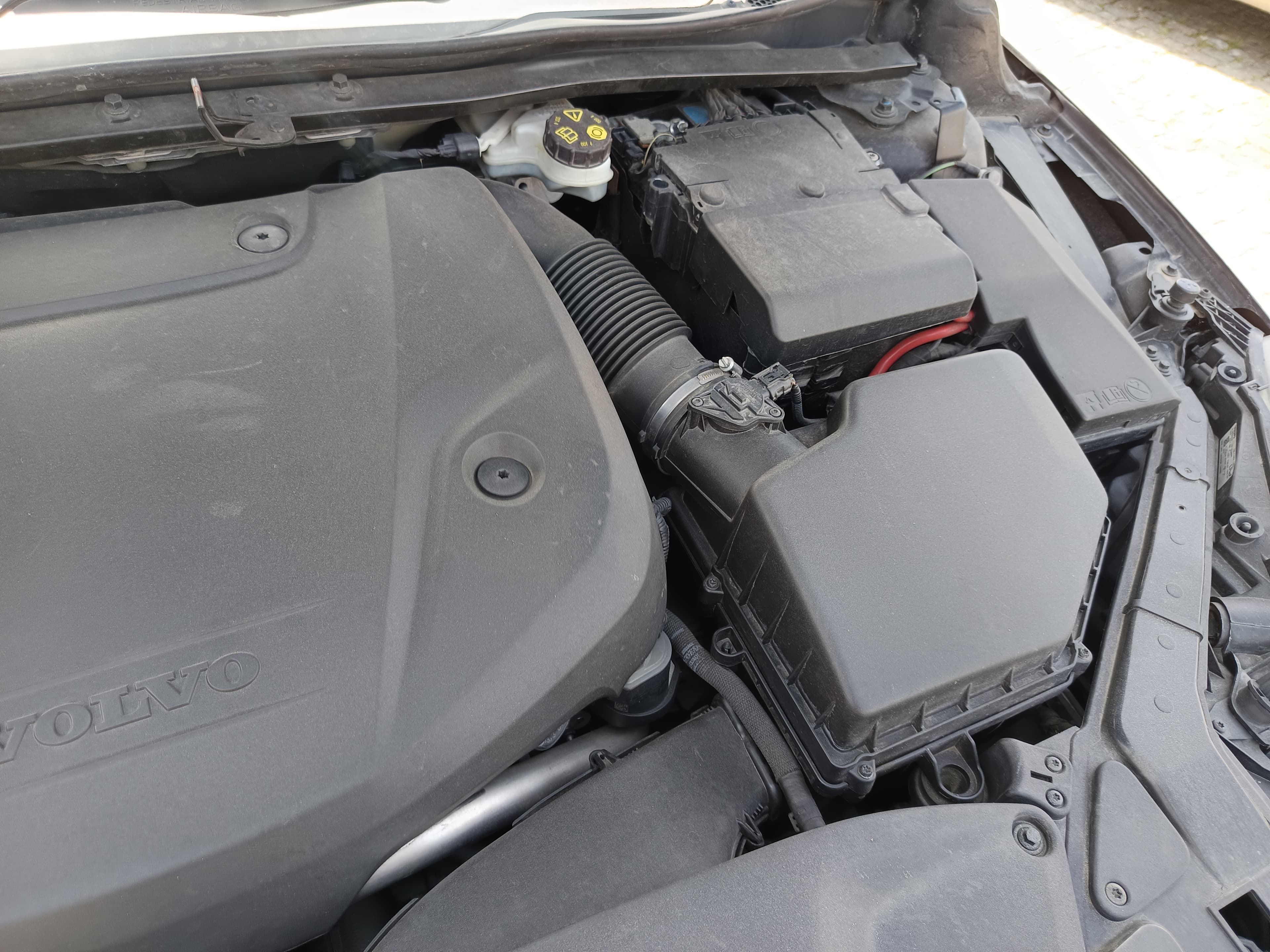 Volvo V40 · Ano 2016 — image 14