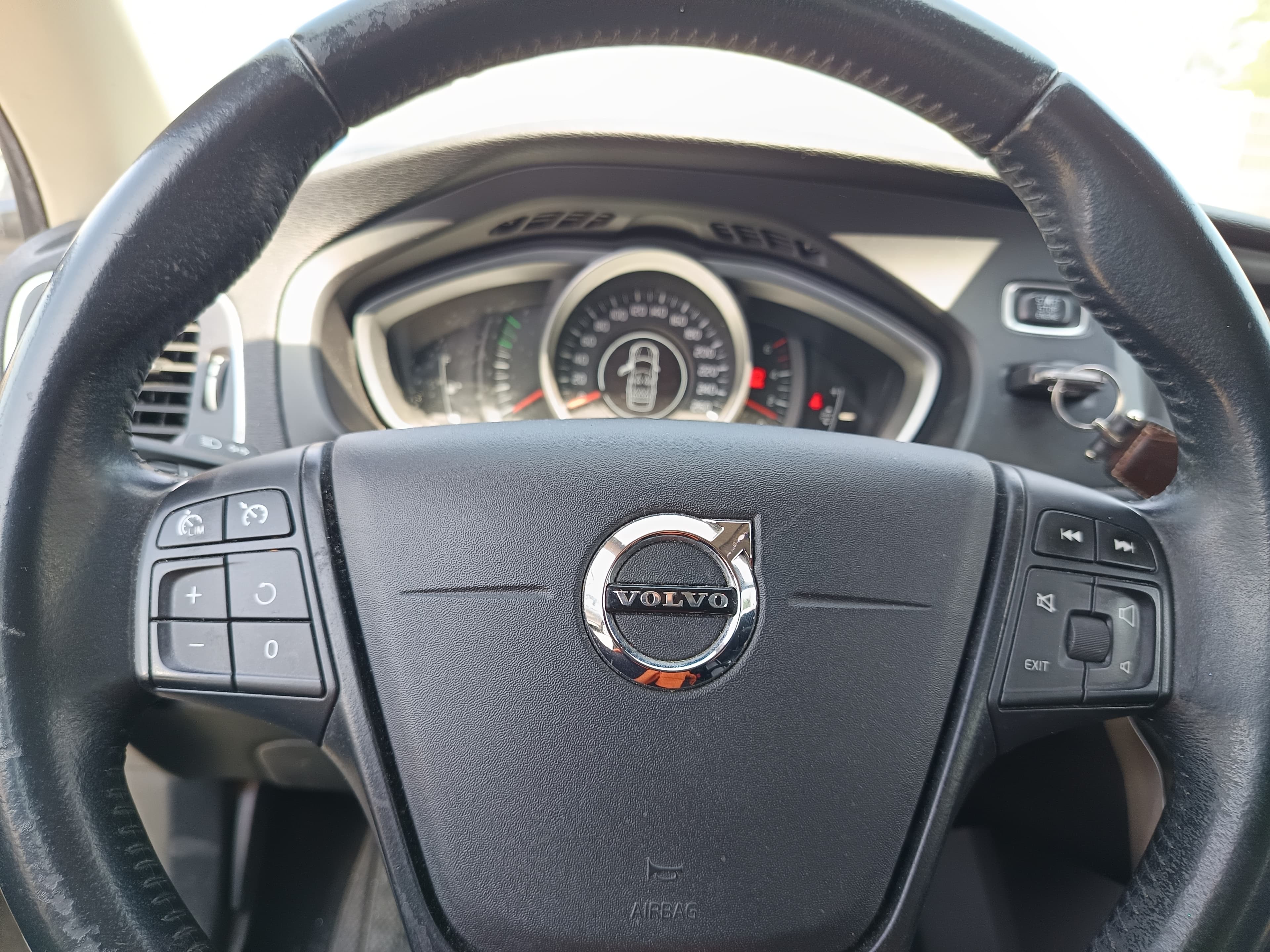 Volvo V40 · Ano 2016 — image 22