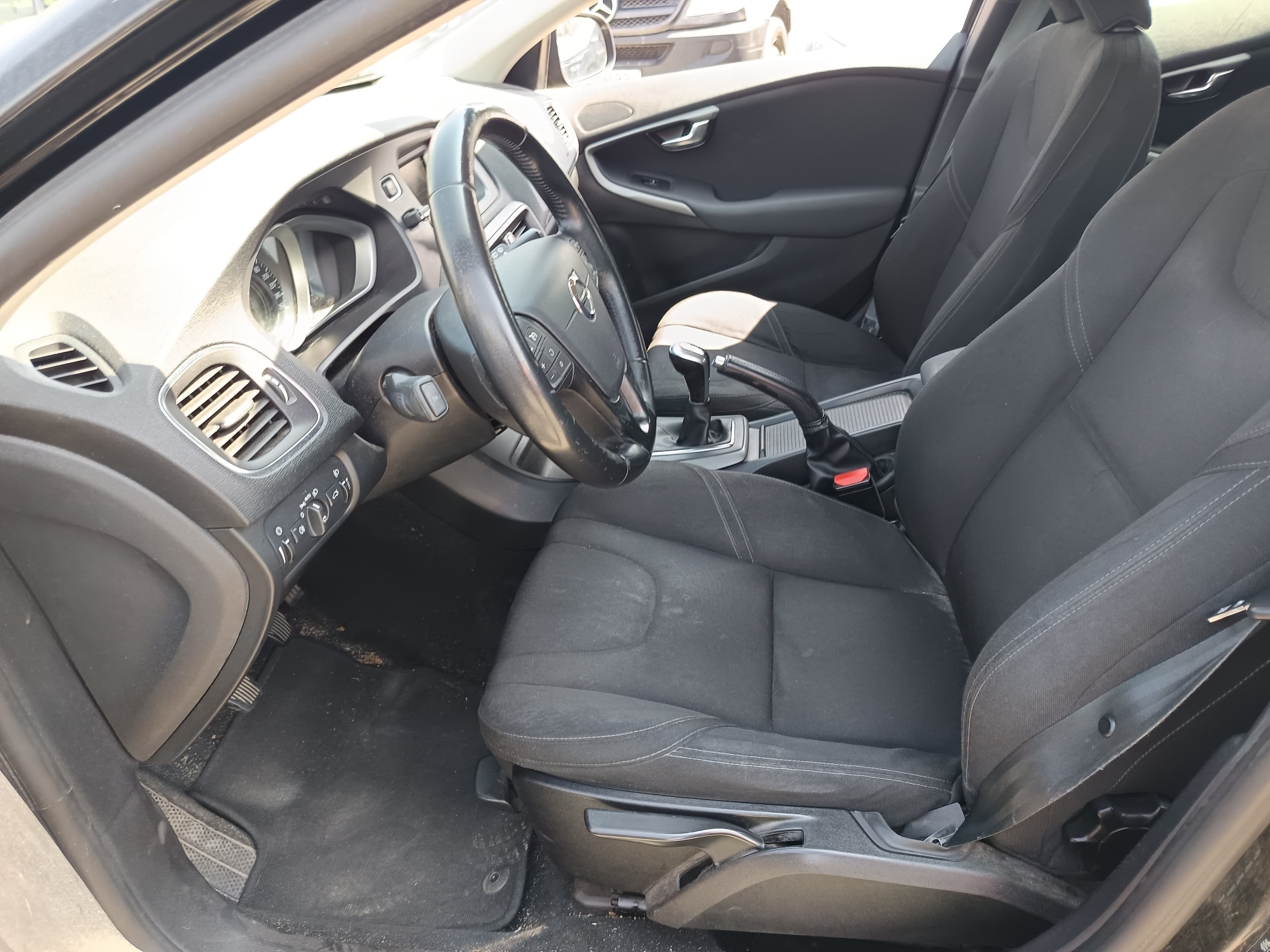 Volvo V40 · Ano 2016 — image 33