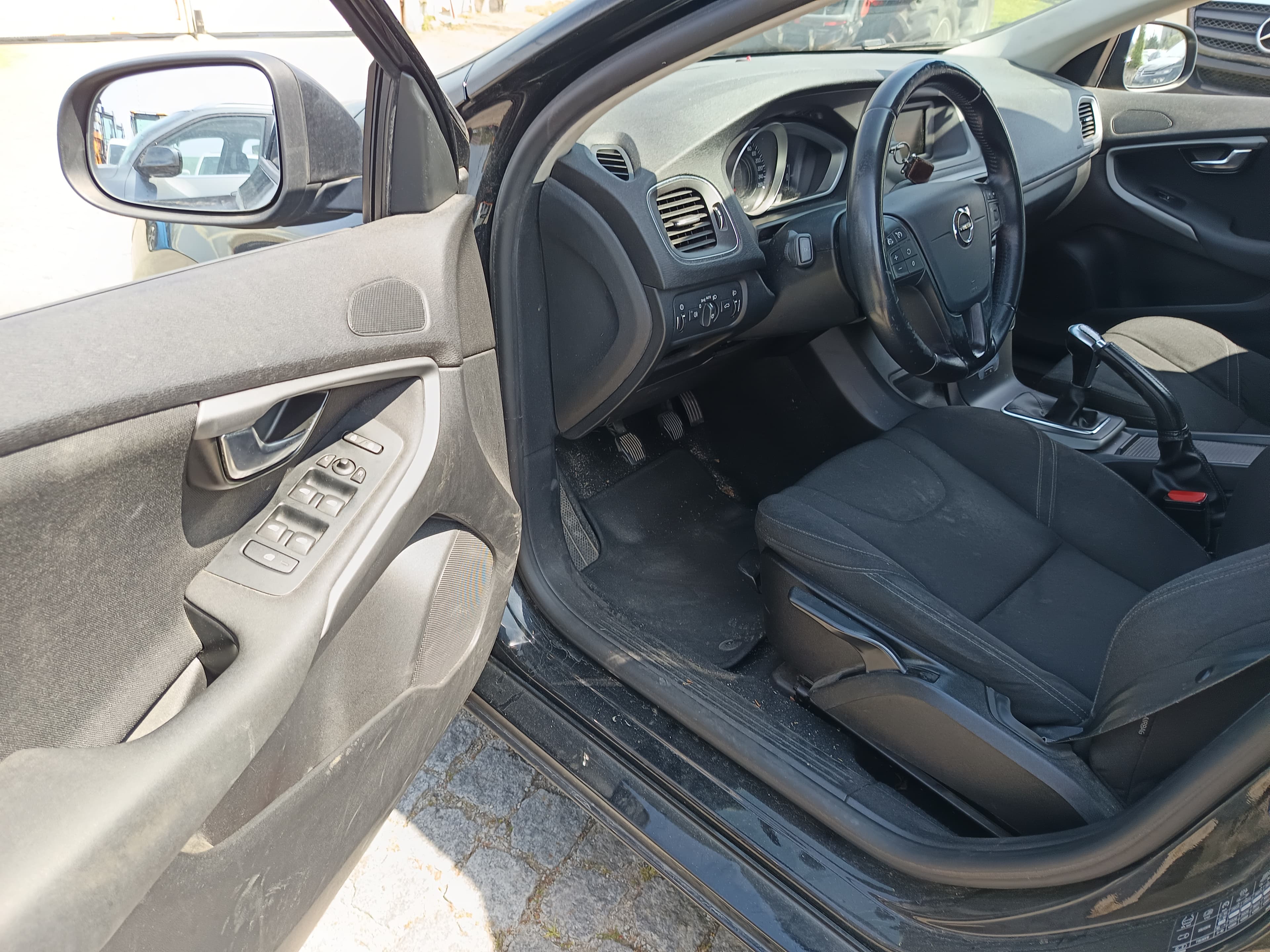 Volvo V40 · Ano 2016 — image 31