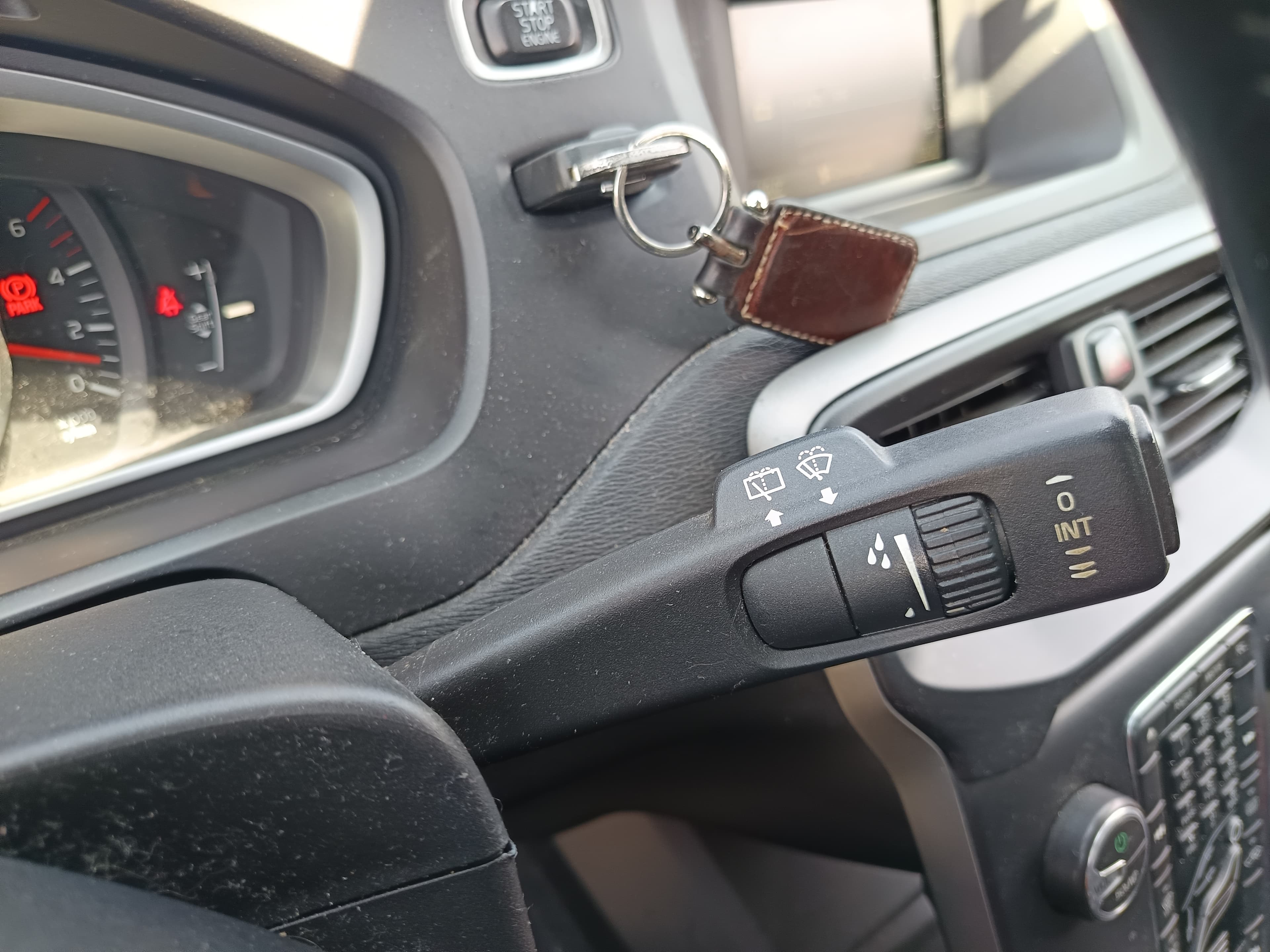 Volvo V40 · Ano 2016 — image 24