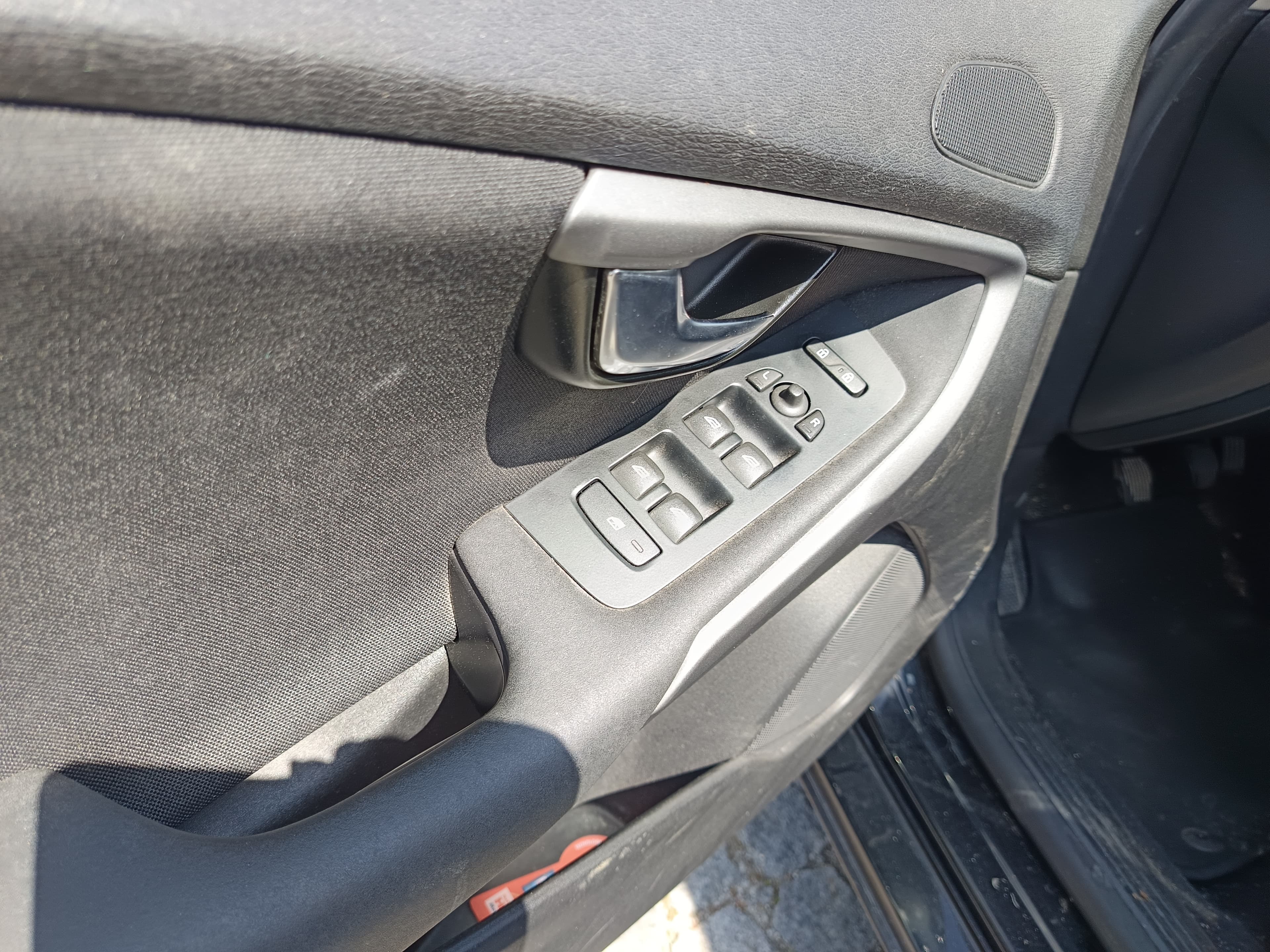 Volvo V40 · Ano 2016 — image 32