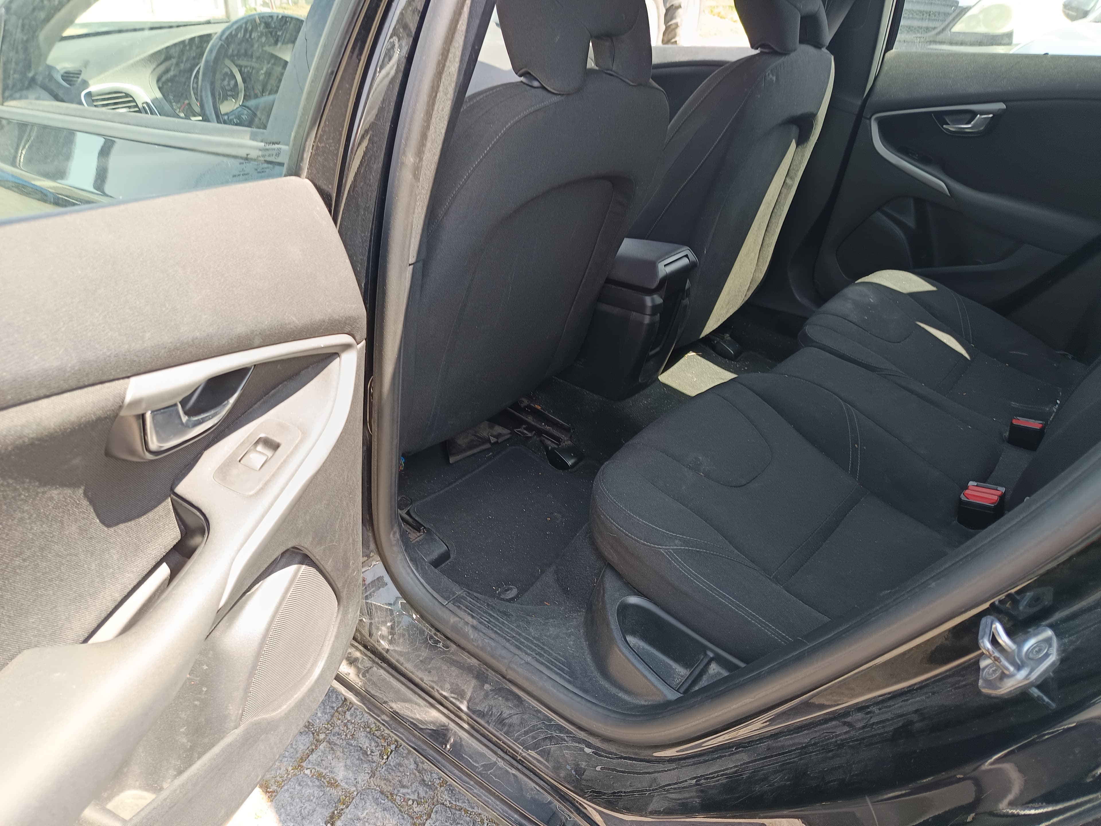 Volvo V40 · Ano 2016 — image 28