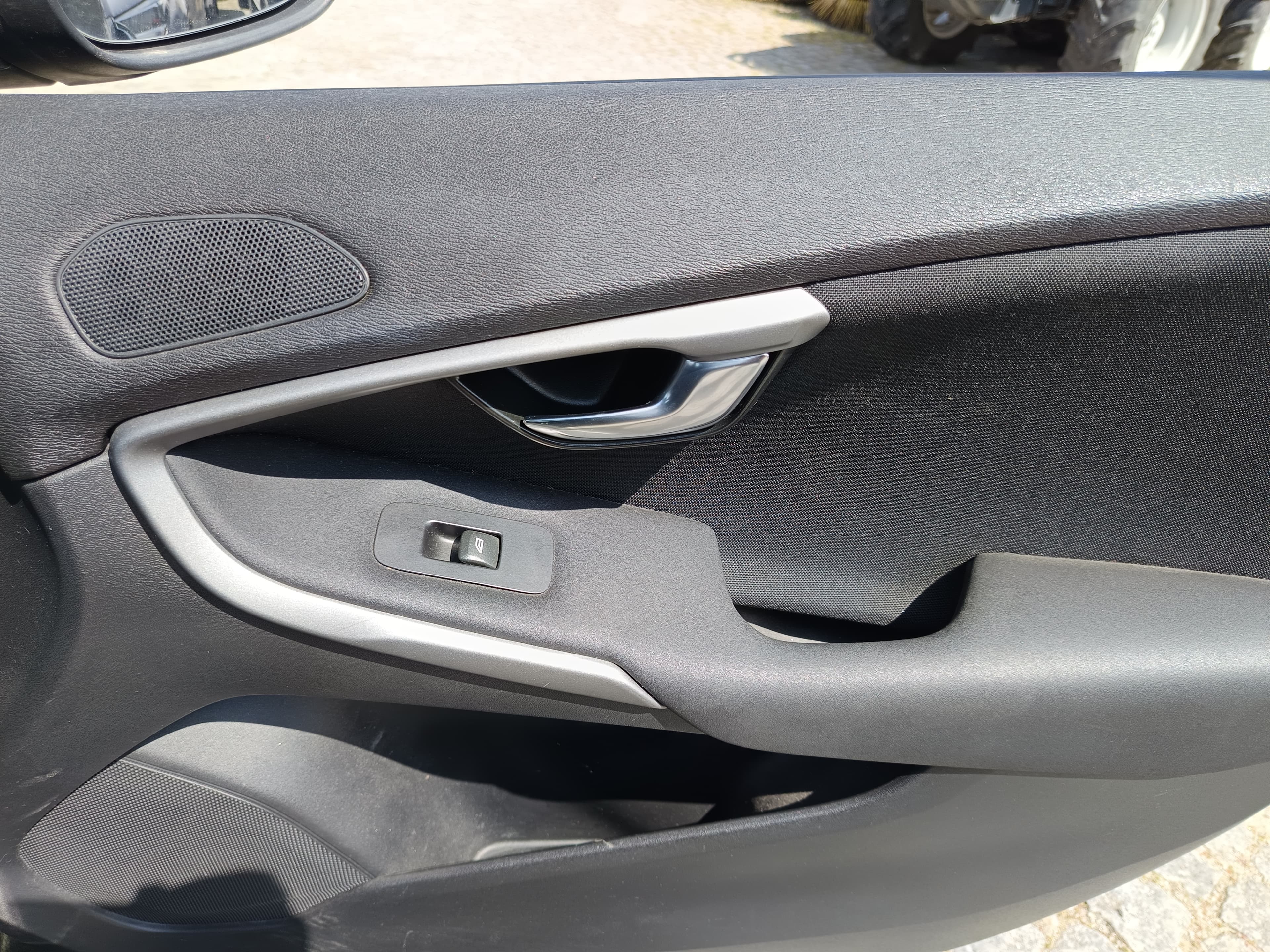 Volvo V40 · Ano 2016 — image 36