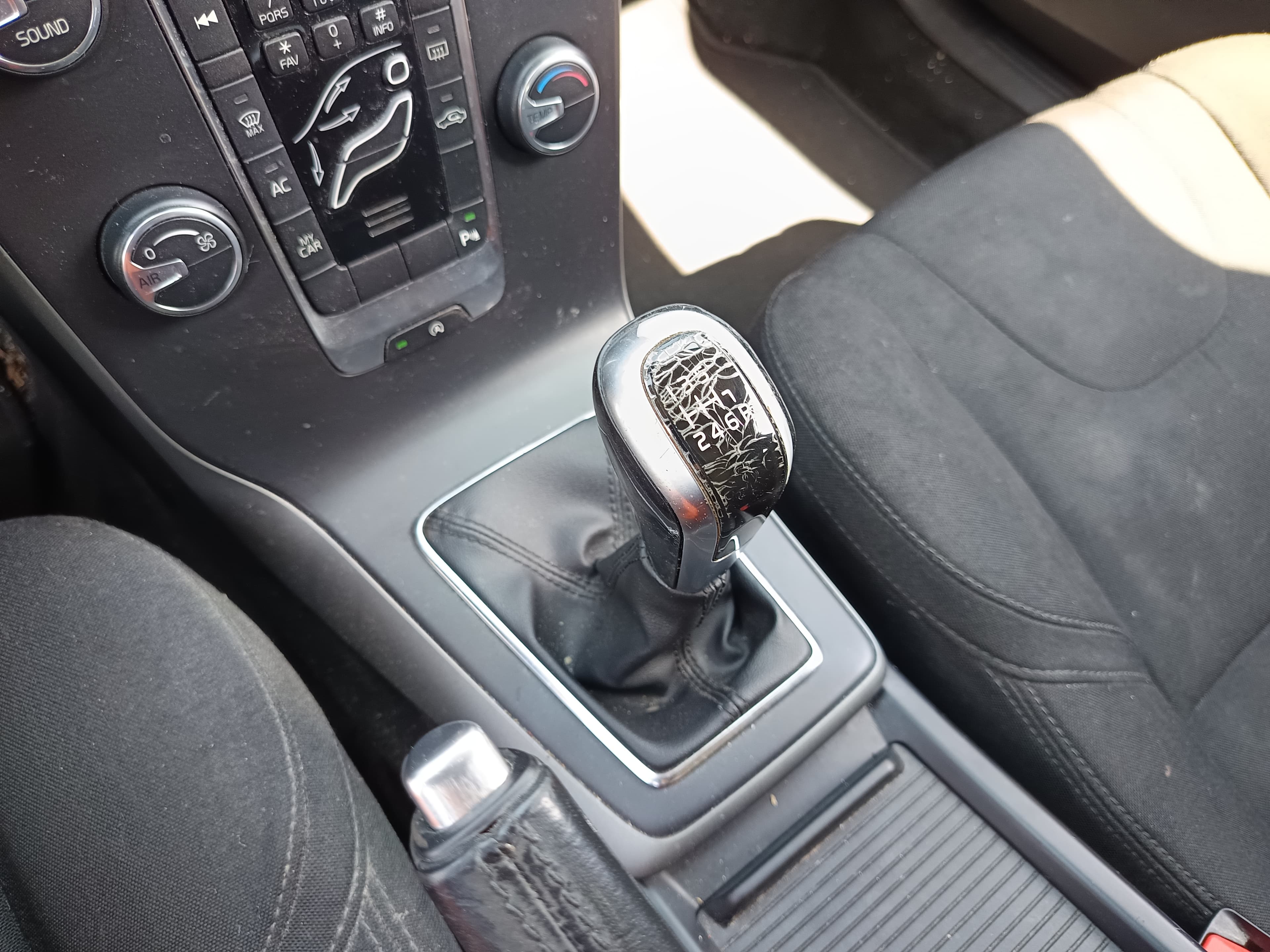 Volvo V40 · Ano 2016 — image 21