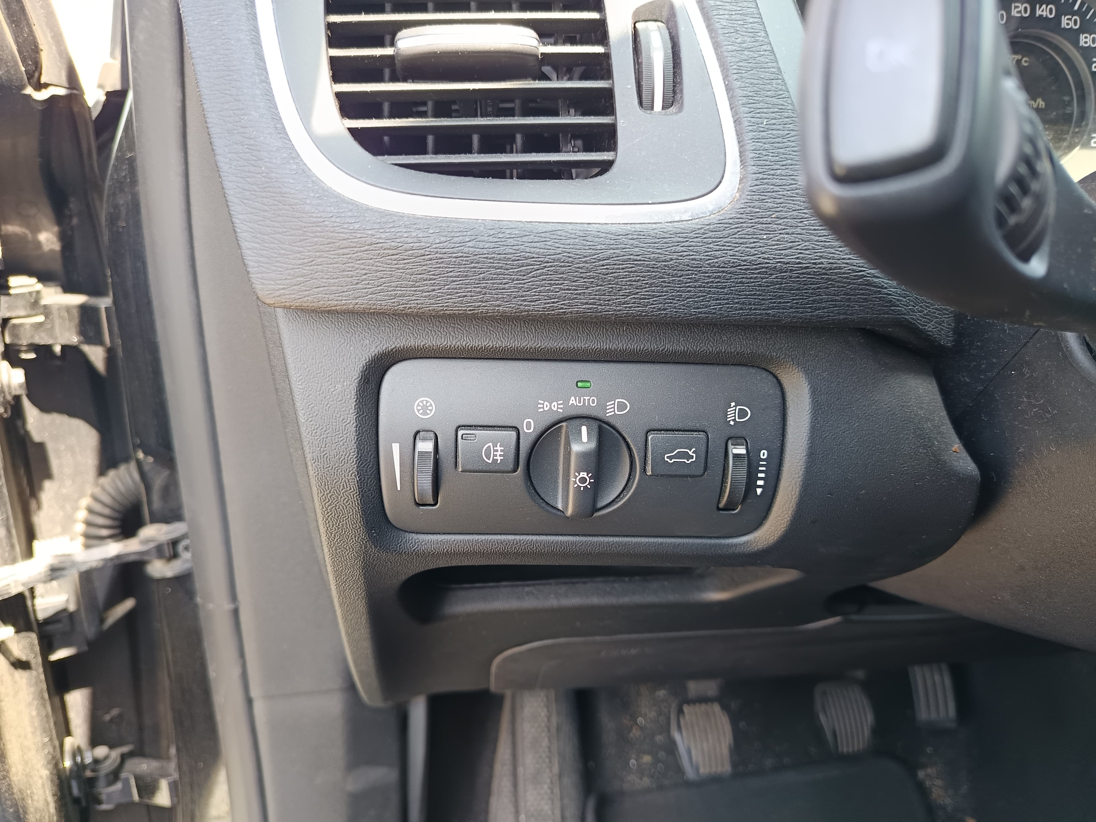 Volvo V40 · Ano 2016 — image 26