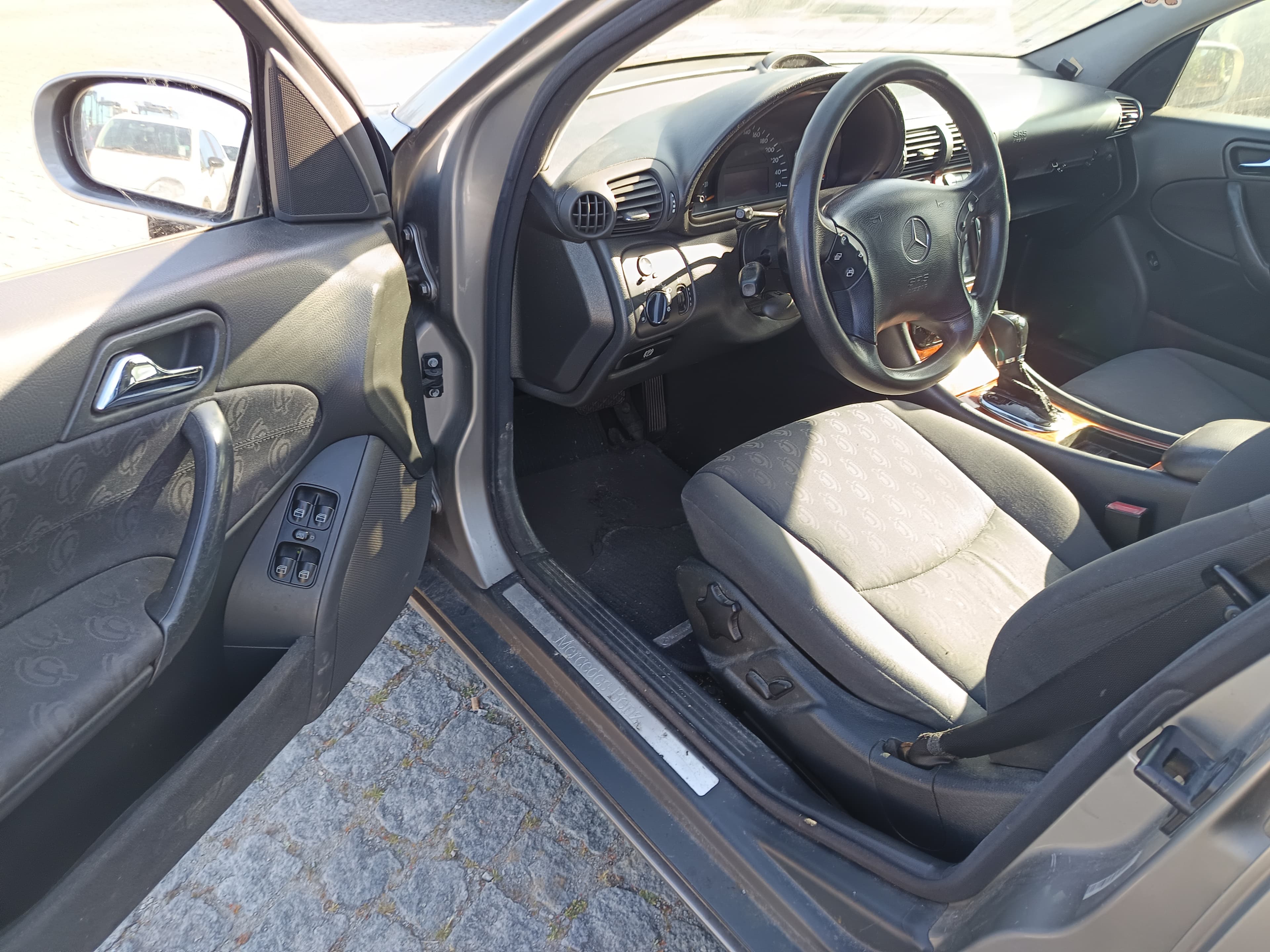 Mercedes-Benz C220 CDI · Year 2003 — image 34