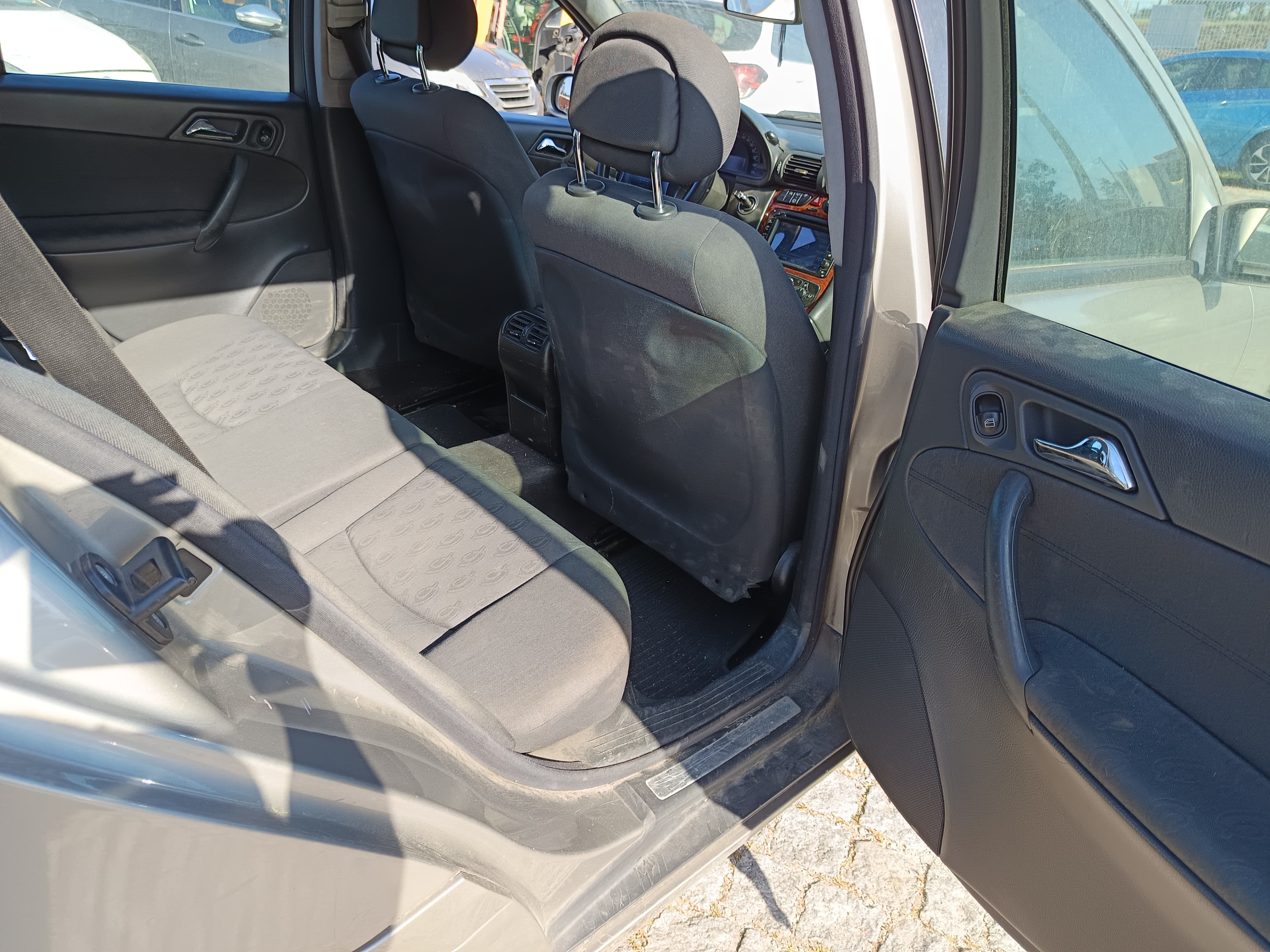 Mercedes-Benz C220 CDI · Year 2003 — image 24