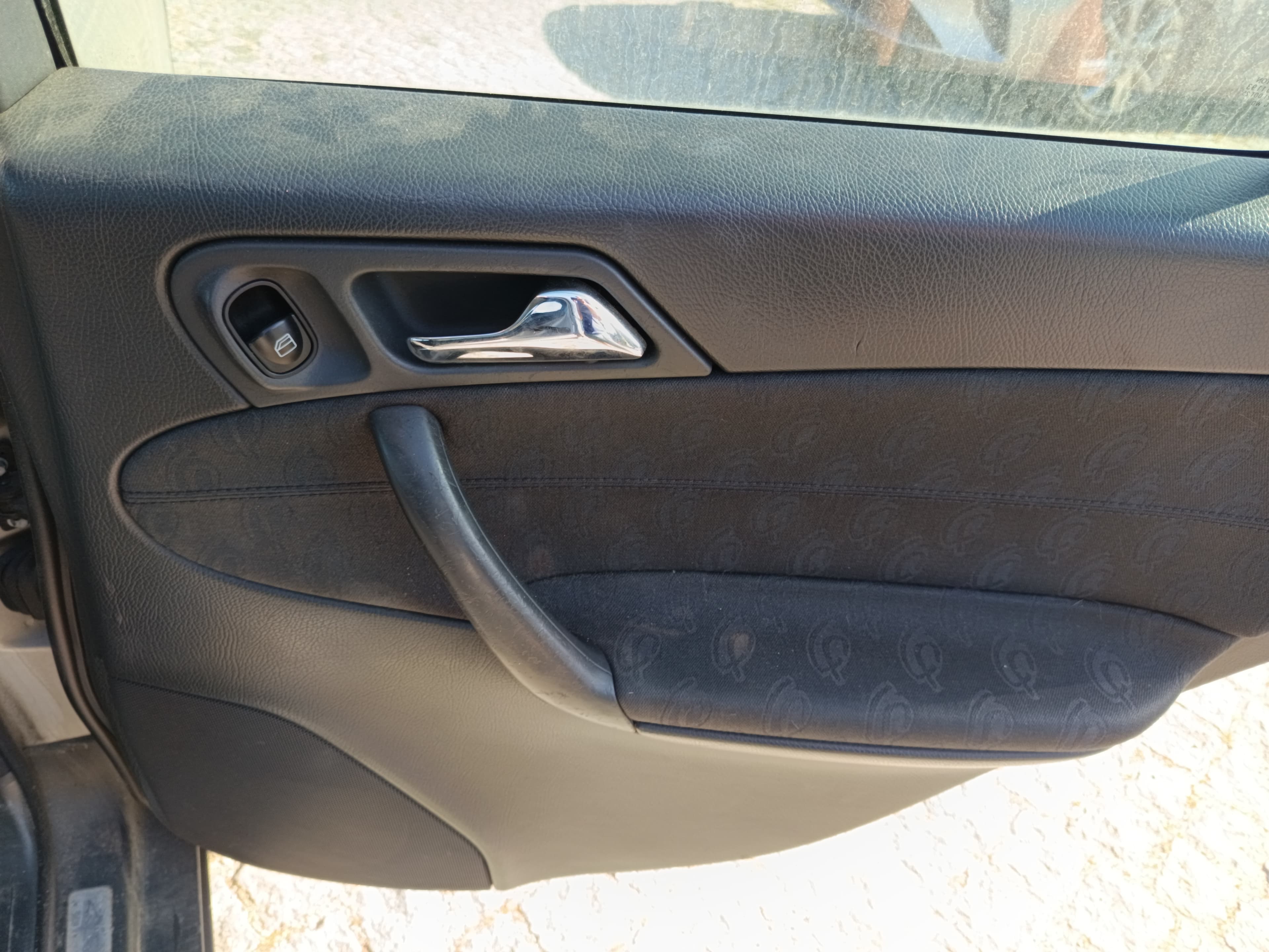 Mercedes-Benz C220 CDI · Year 2003 — image 25