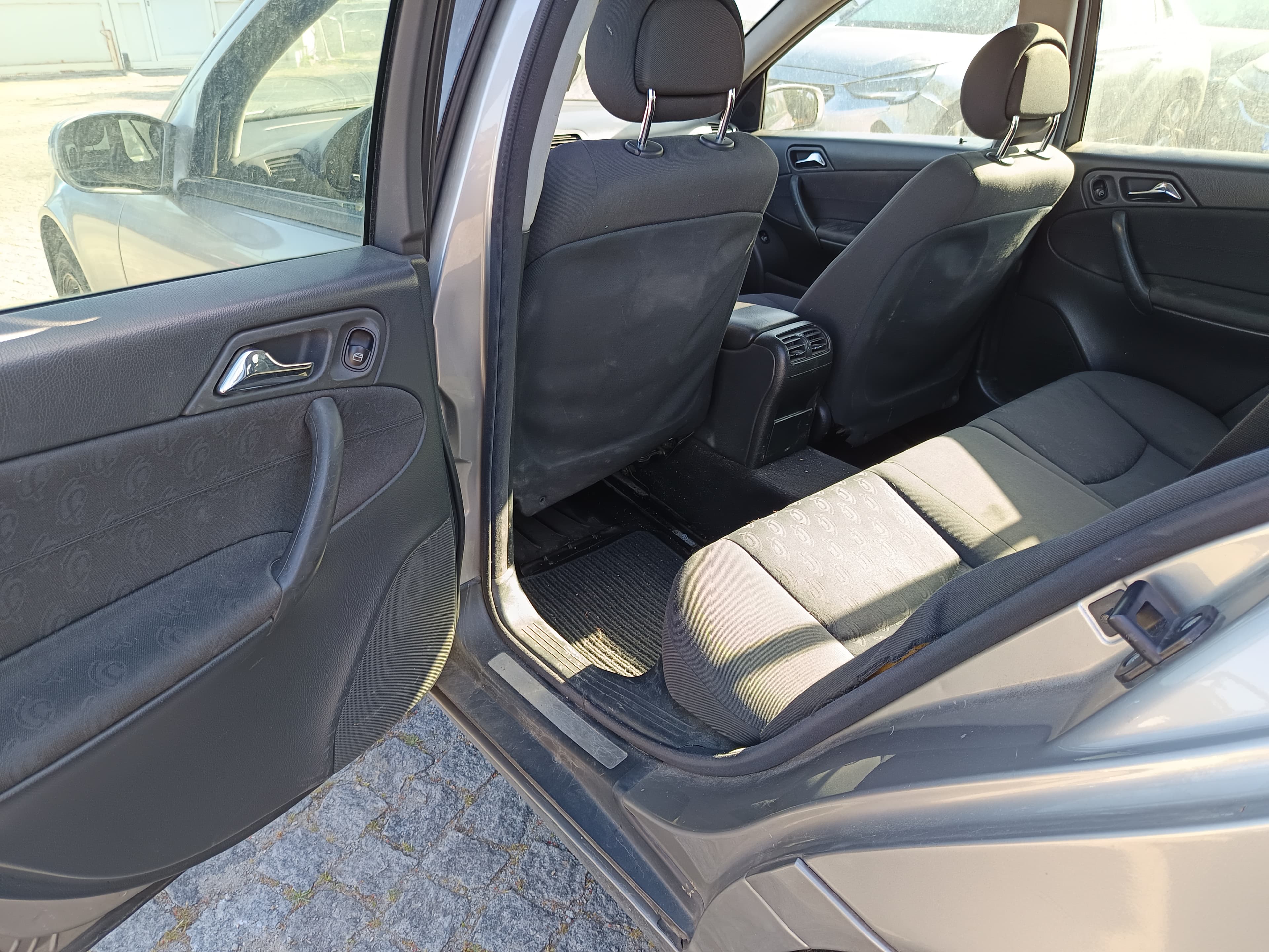 Mercedes-Benz C220 CDI · Year 2003 — image 31