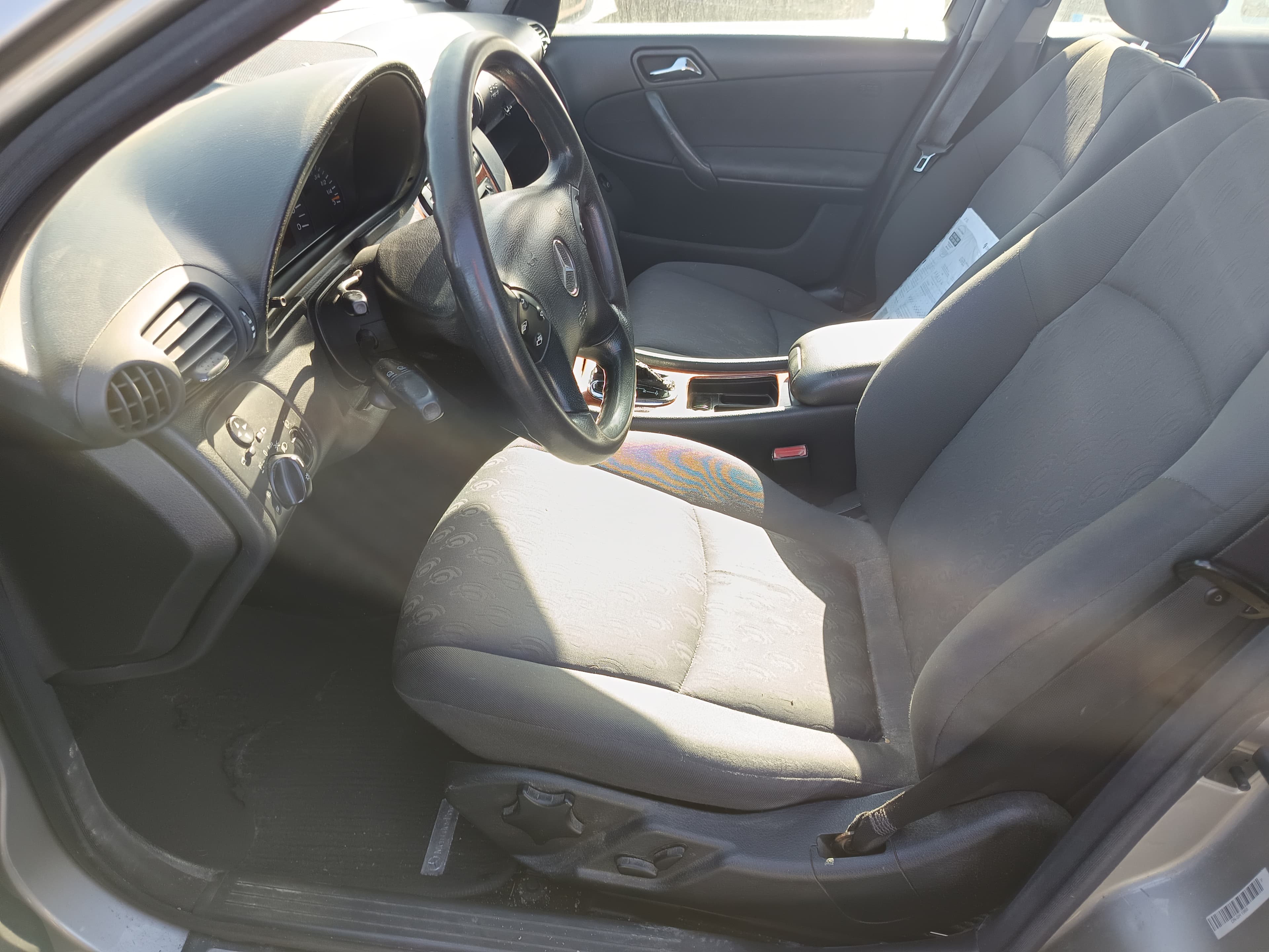 Mercedes-Benz C220 CDI · Year 2003 — image 36