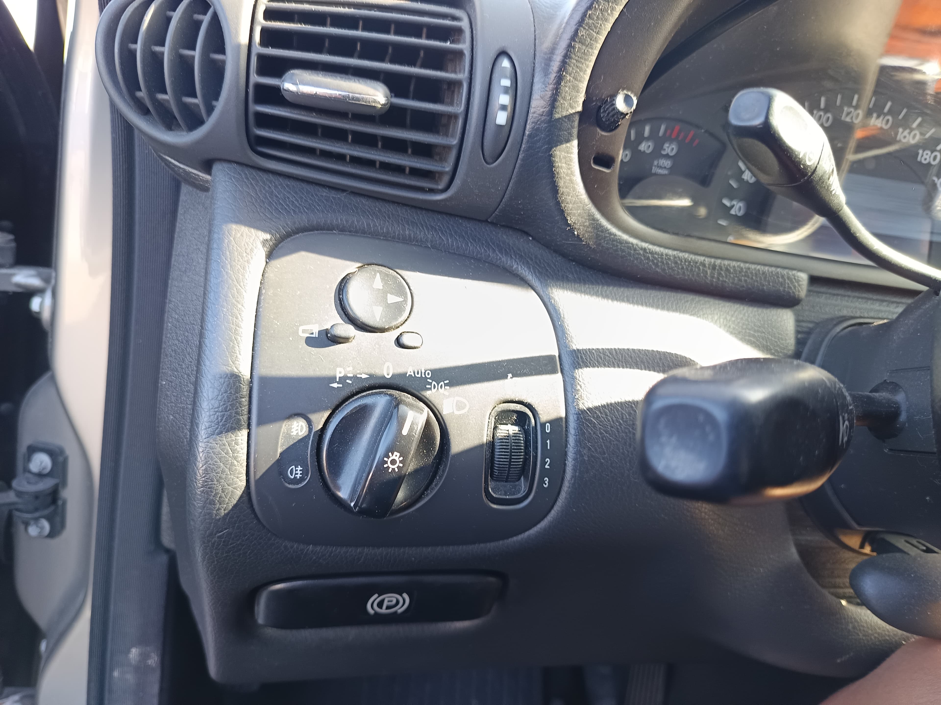 Mercedes-Benz C220 CDI · Year 2003 — image 46