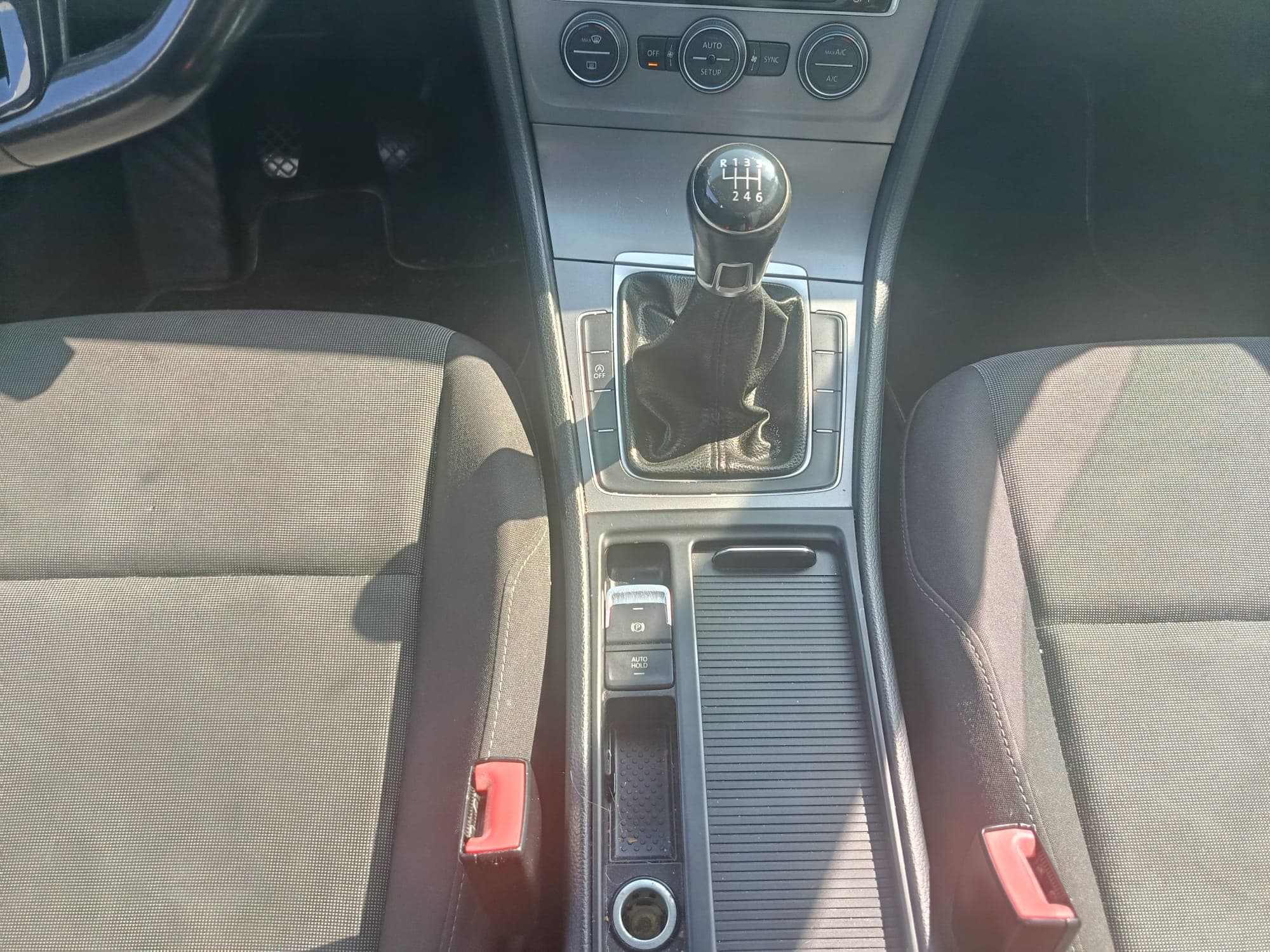 Volkswagen Golf V 1.6 TDI · Año 2014 — imagen 25